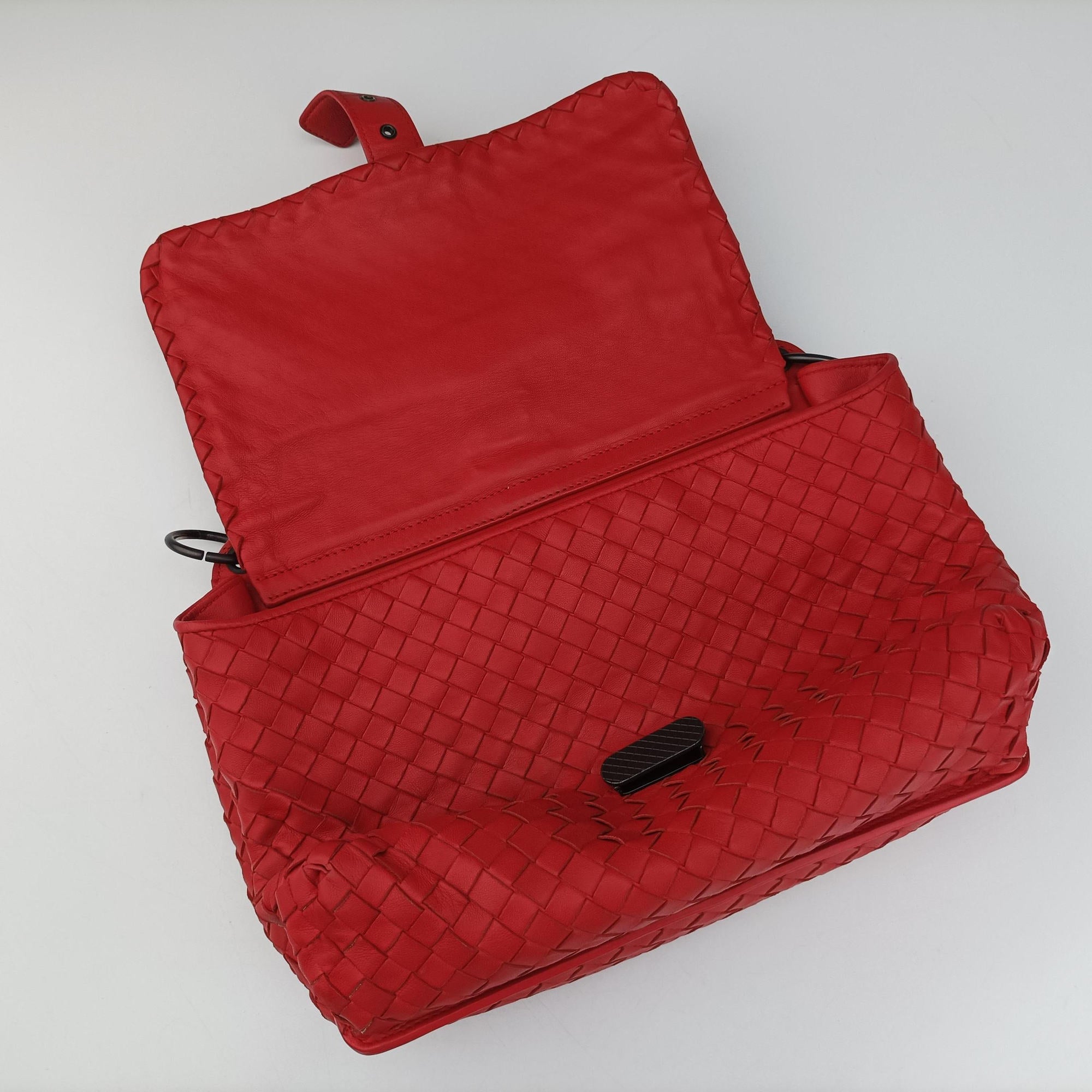 Pre-owned Bottega Veneta Intrecciato Red lambskin  shoulderbag | stylenewstar