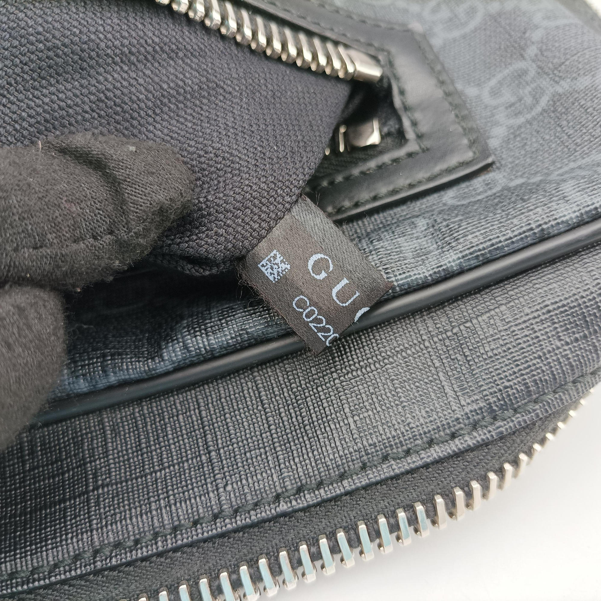 Secondhand Gucci GG Supreme Navy x Black PVC coated canvas 478325 bum bag/waist bag | stylenewstar