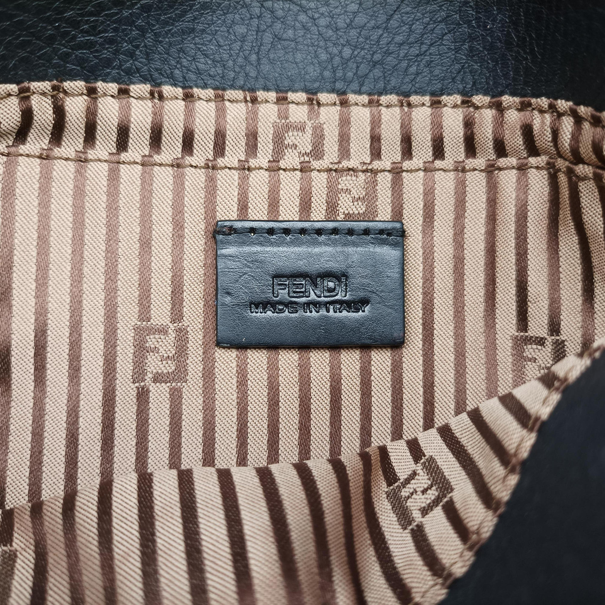 Pre-owned Fendi Fendista Pochette Black Leather 8M0276 shoulderbag | stylenewstar