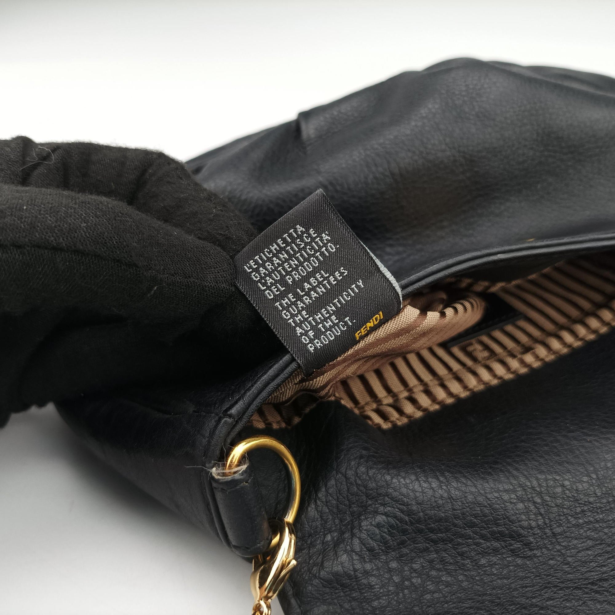 Pre-owned Fendi Fendista Pochette Black Leather 8M0276 shoulderbag | stylenewstar
