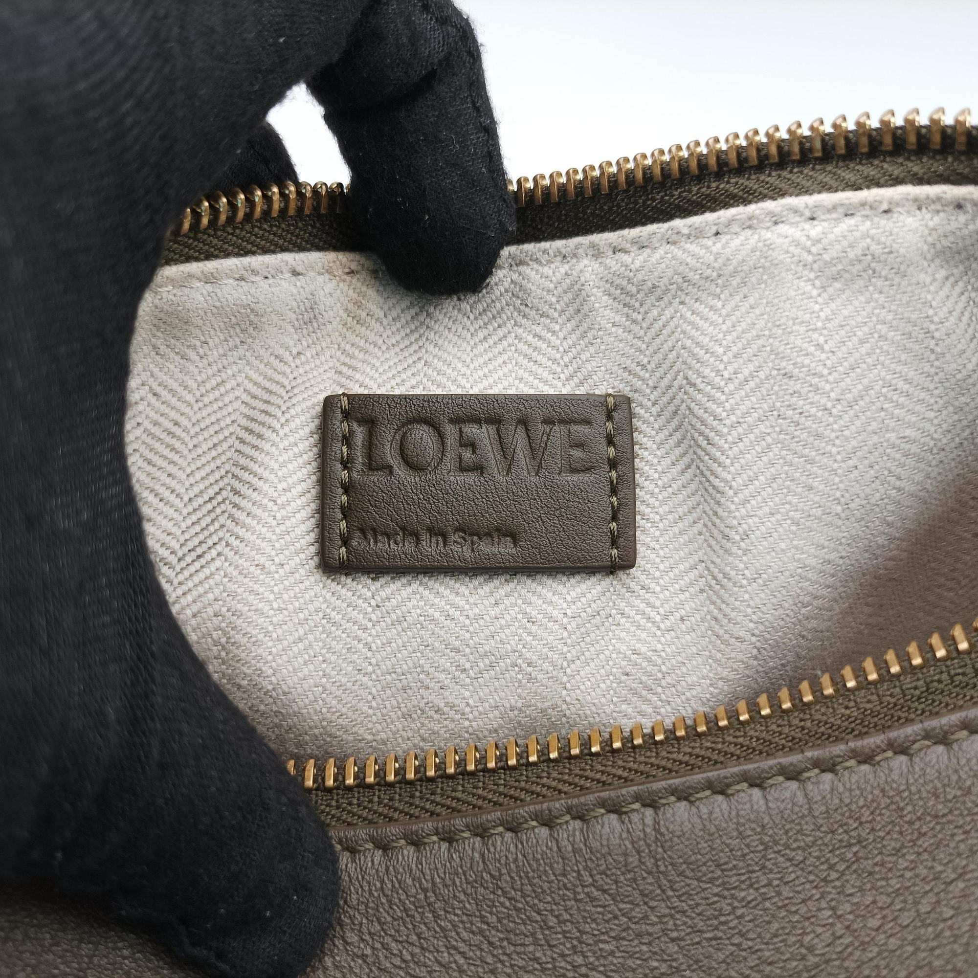 Pre-owned Loewe Hammock Hobo Clay Green leather  shoulderbag | stylenewstar