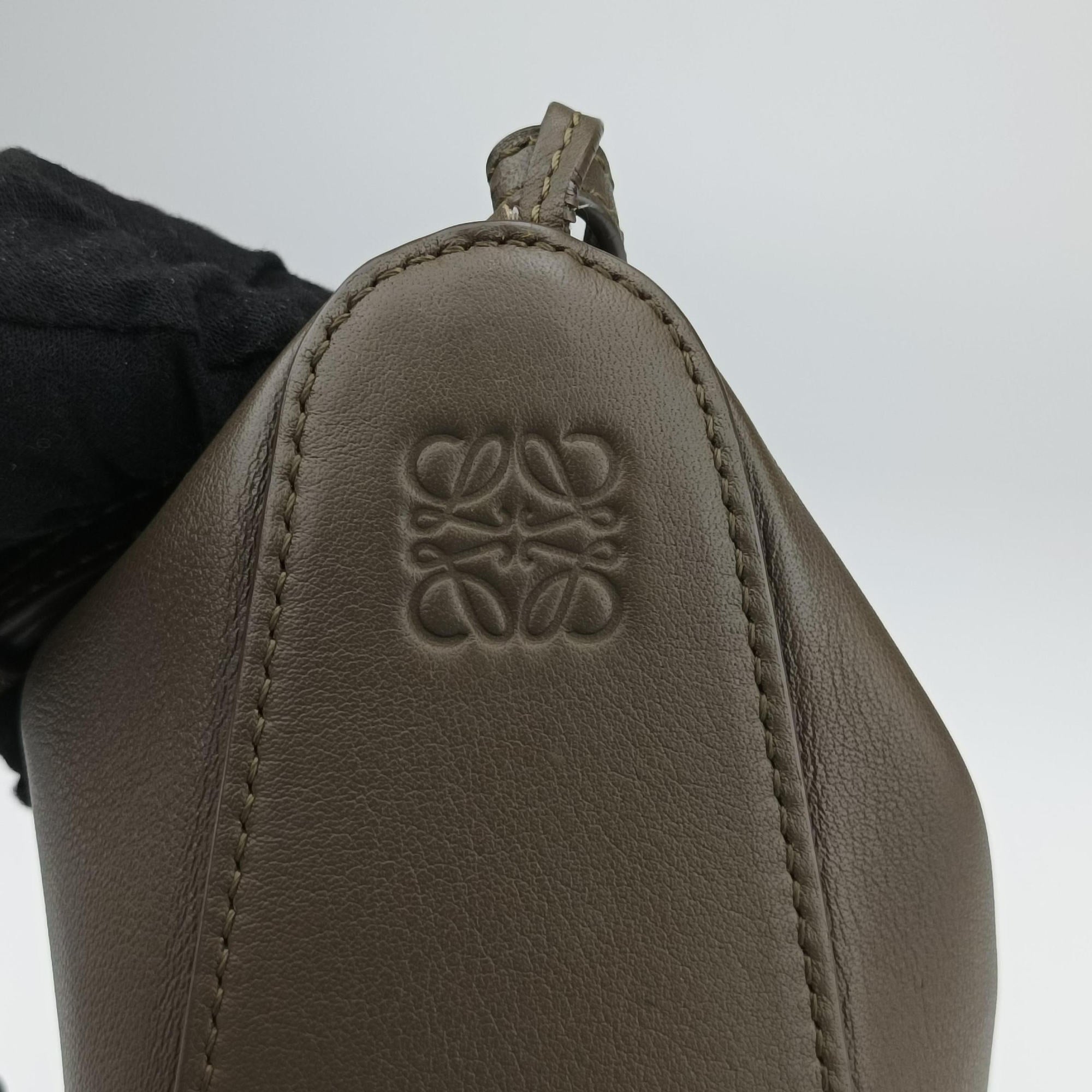 Pre-owned Loewe Hammock Hobo Clay Green leather  shoulderbag | stylenewstar
