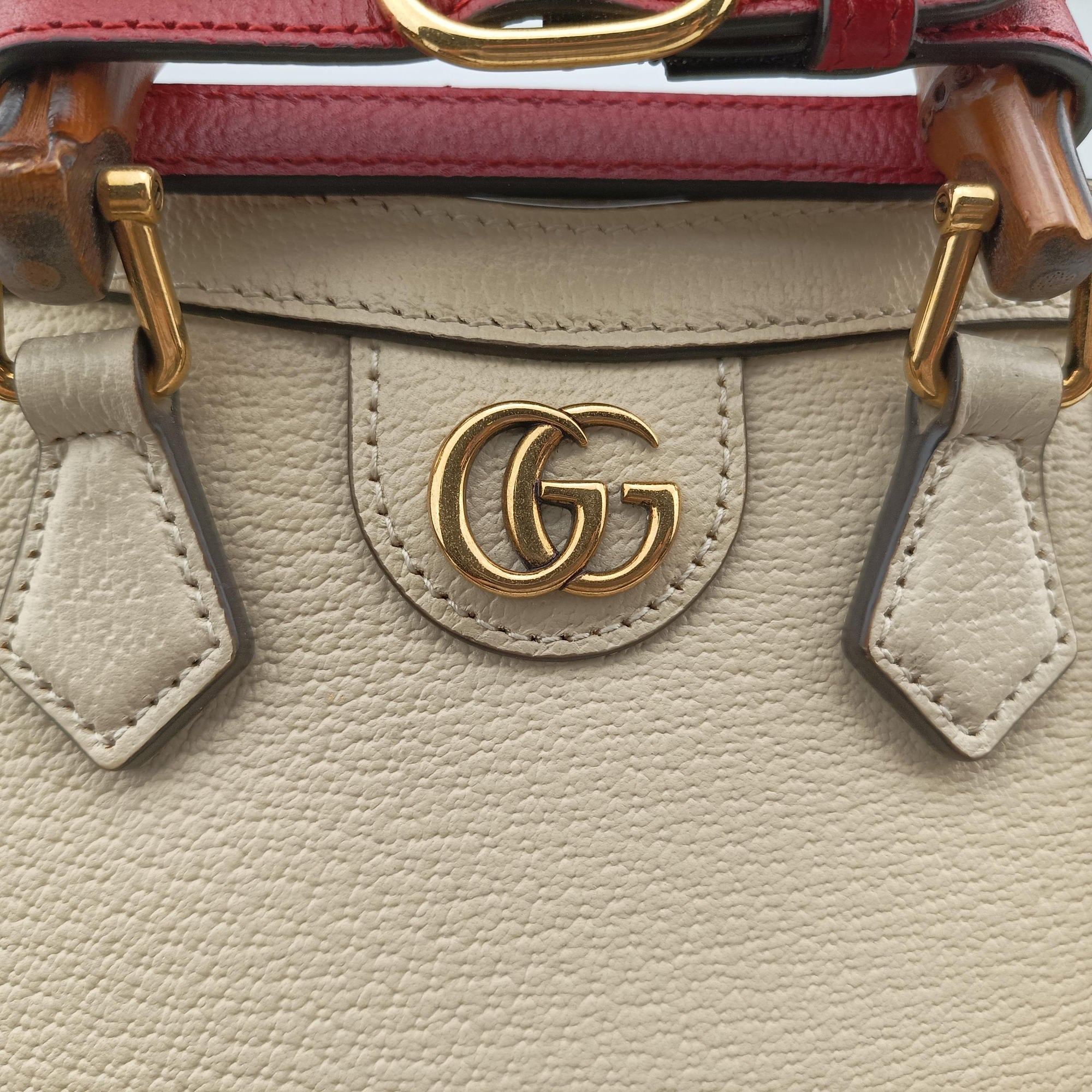 Pre-owned Gucci Diana Bamboo White Leather 739079 shoulderbag | stylenewstar