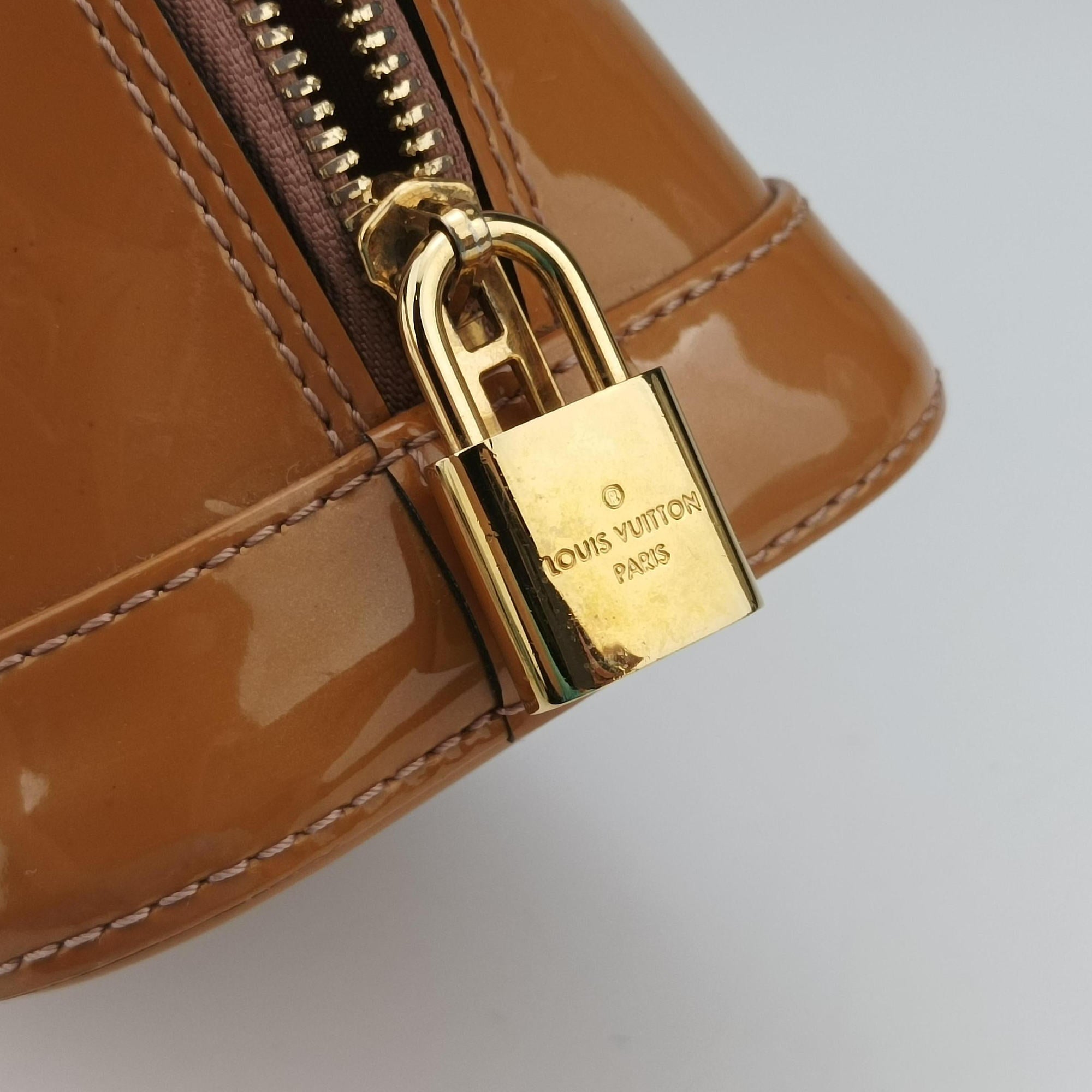 Secondhand Louis Vuitton Alma BB Rose Velours Vernis M91585 shoulderbag | stylenewstar