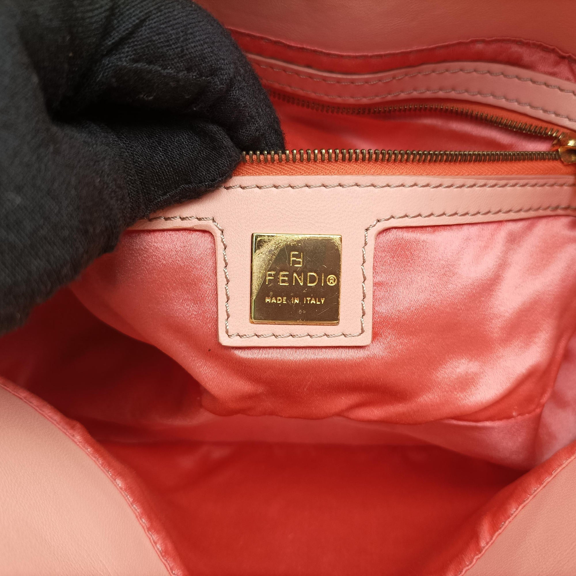 Pre-owned Fendi Mamma Baguette Pink Leather 26725 shoulderbag | stylenewstar