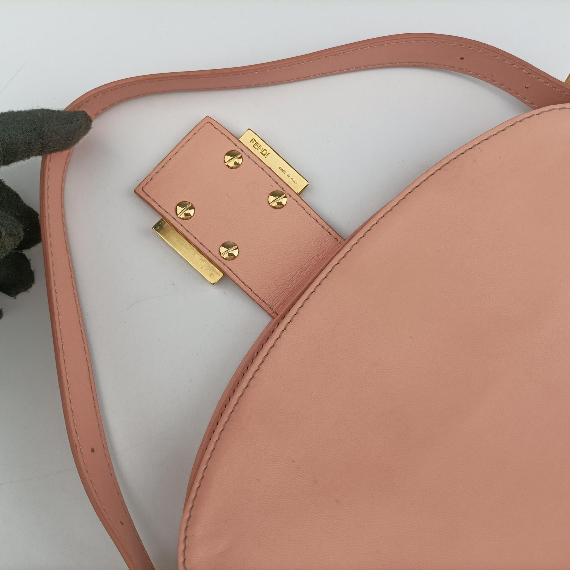 Pre-owned Fendi Mamma Baguette Pink Leather 26725 shoulderbag | stylenewstar