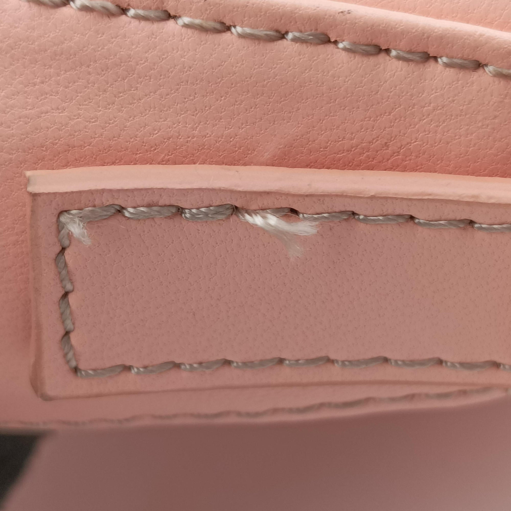 Pre-owned Fendi Mamma Baguette Pink Leather 26725 shoulderbag | stylenewstar