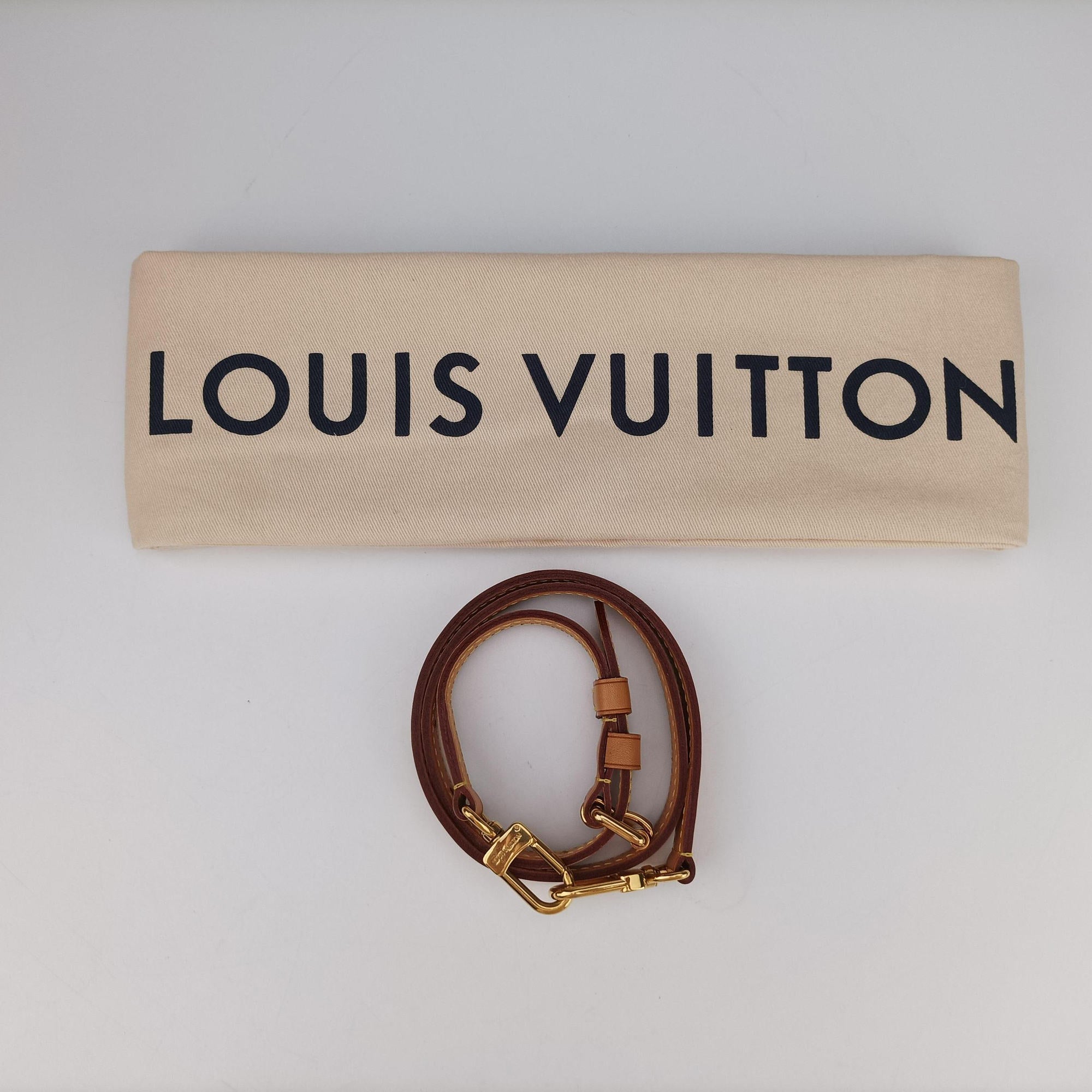 Pre-owned Louis Vuitton Brea MM Beige Poodle Vernis M91755 shoulderbag | stylenewstar