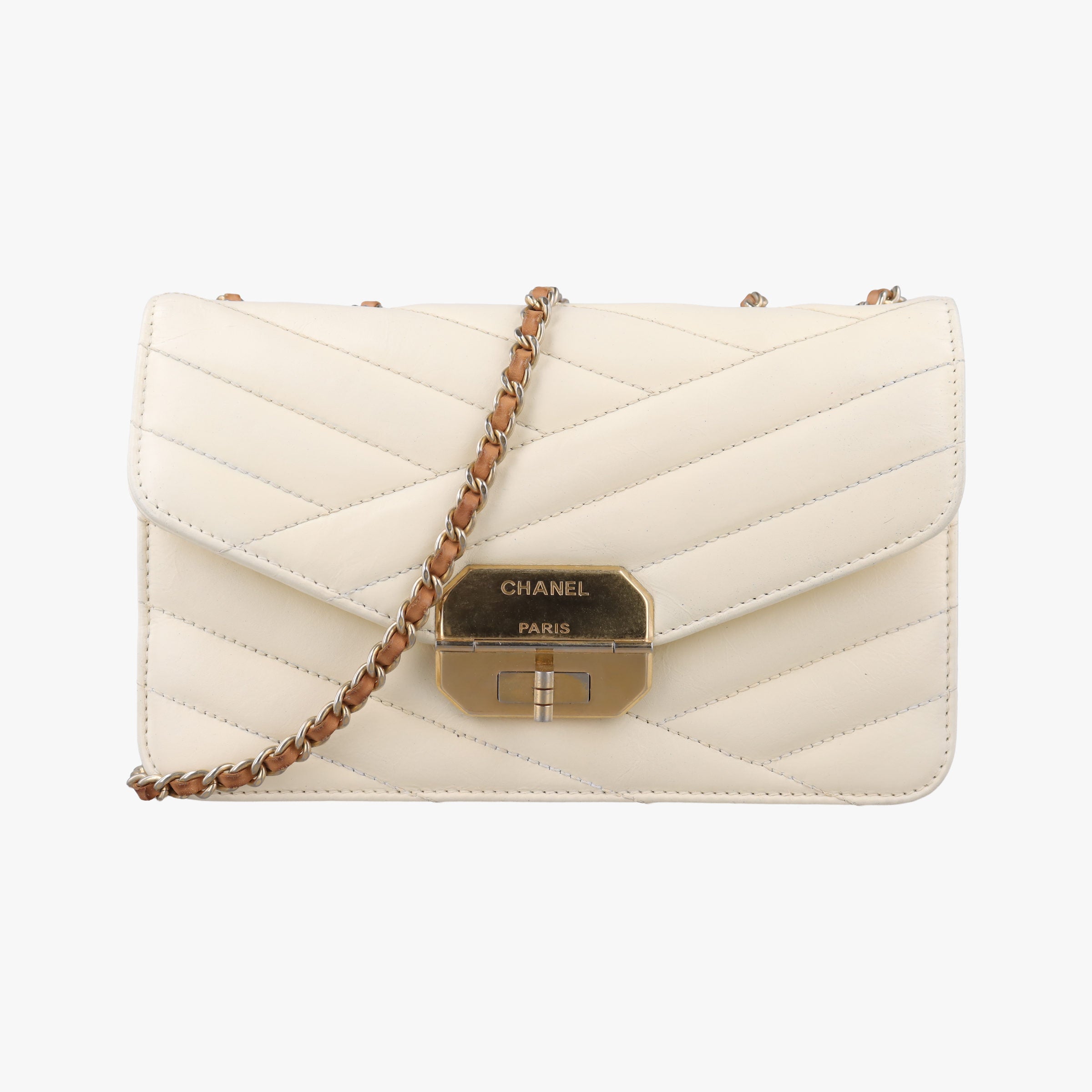 Vintage Chanel Mademoiselle 2.55 Gabrielle Flap Chevron White lambskin A66839 shoulderbag | stylenewstar