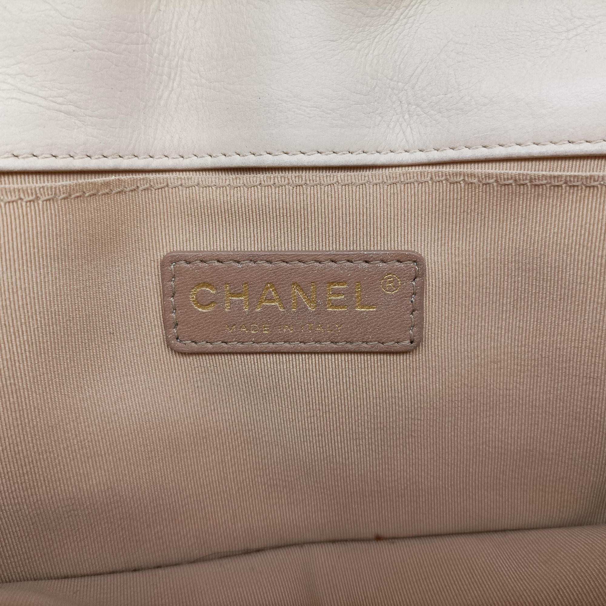 Vintage Chanel Mademoiselle 2.55 Gabrielle Flap Chevron White lambskin A66839 shoulderbag | stylenewstar