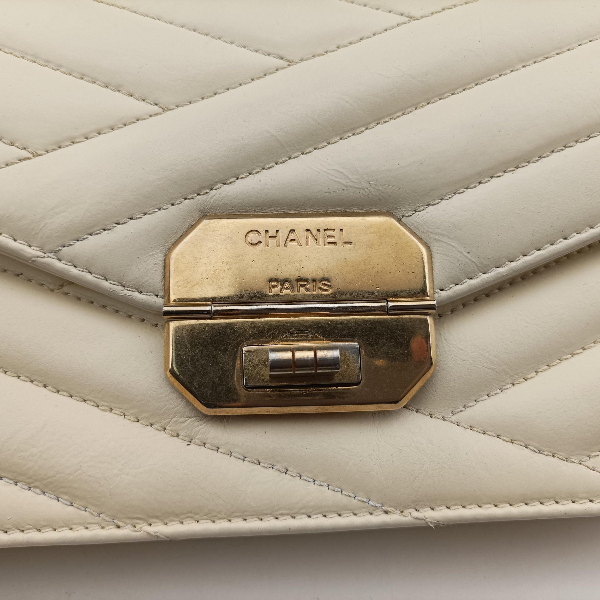 Vintage Chanel Mademoiselle 2.55 Gabrielle Flap Chevron White lambskin A66839 shoulderbag | stylenewstar