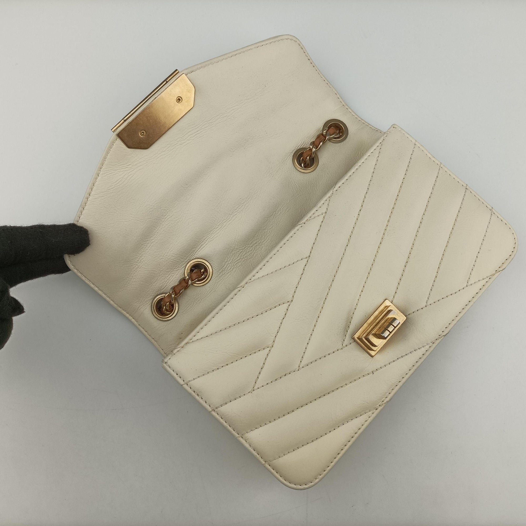 Vintage Chanel Mademoiselle 2.55 Gabrielle Flap Chevron White lambskin A66839 shoulderbag | stylenewstar