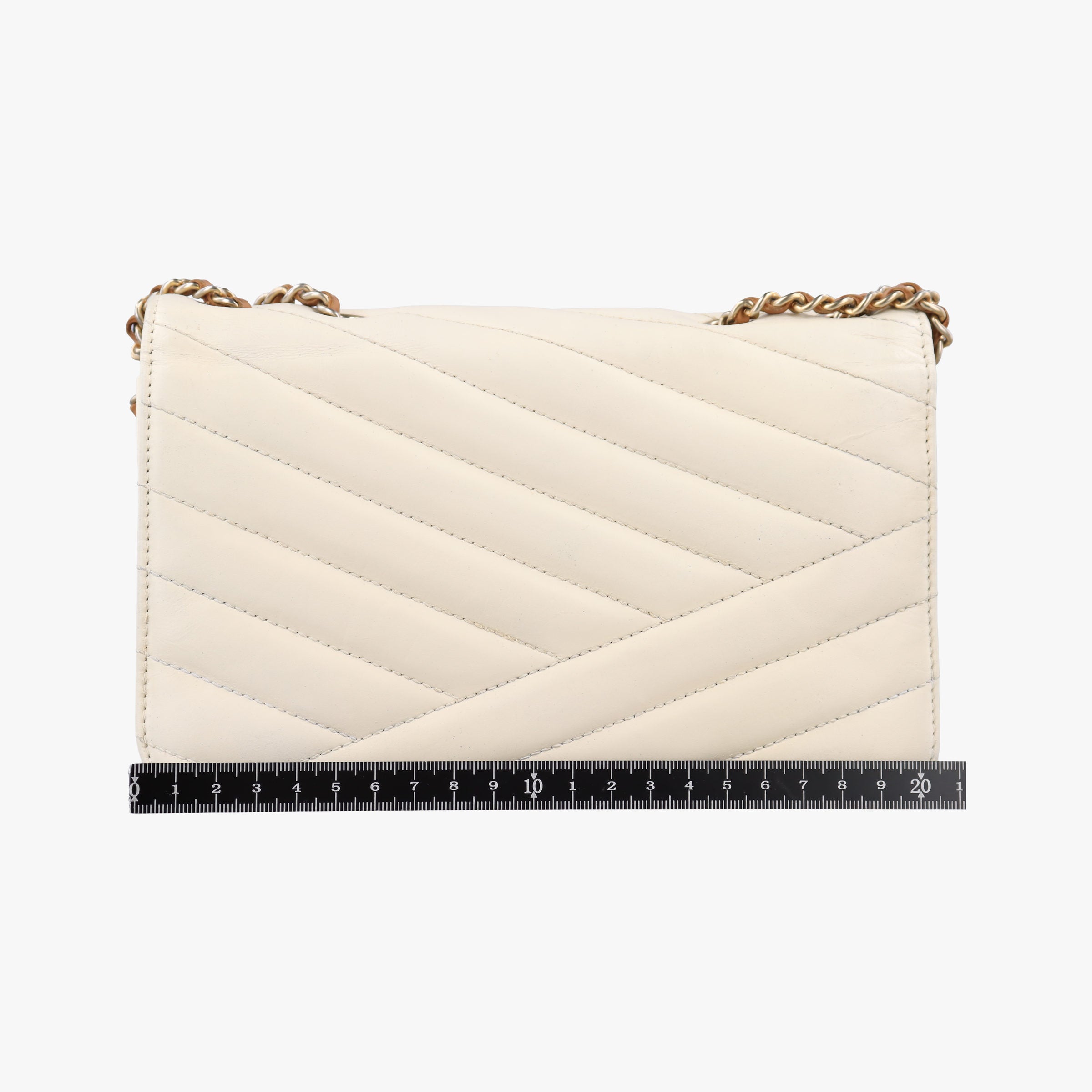 Vintage Chanel Mademoiselle 2.55 Gabrielle Flap Chevron White lambskin A66839 shoulderbag | stylenewstar