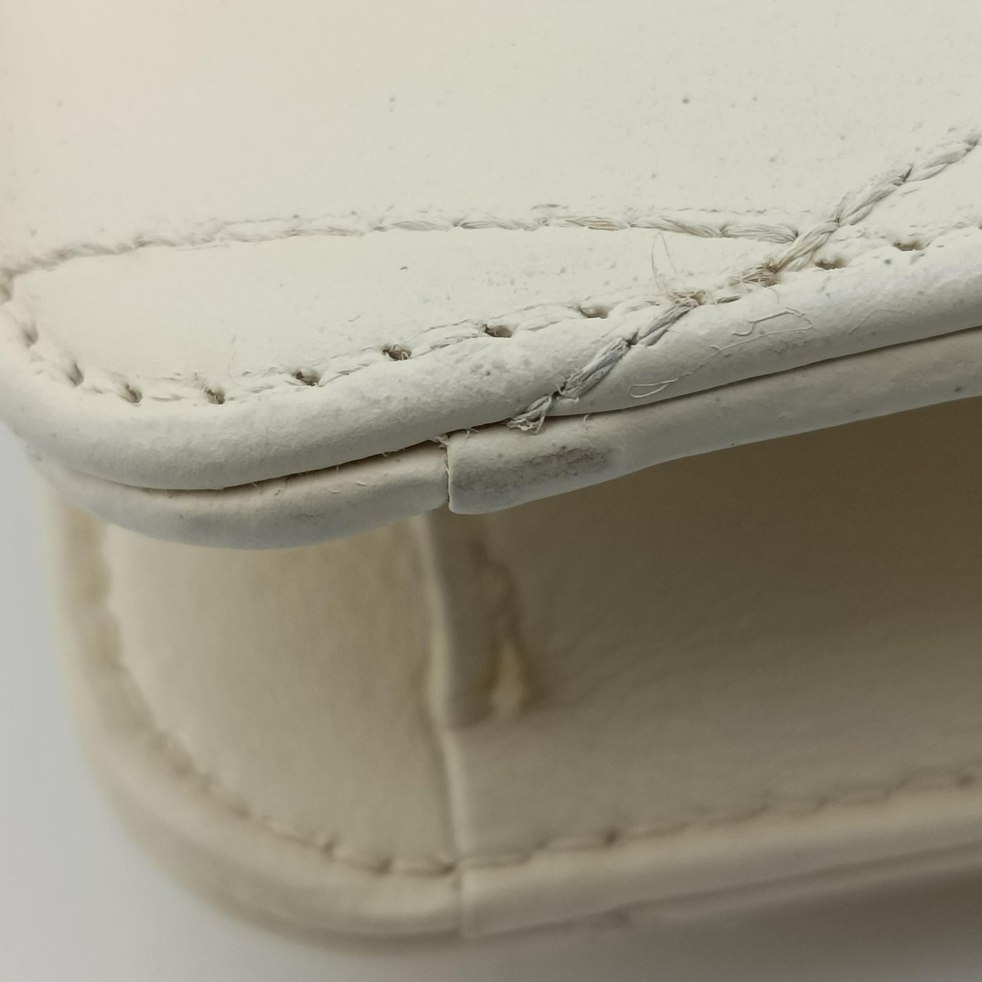 Vintage Chanel Mademoiselle 2.55 Gabrielle Flap Chevron White lambskin A66839 shoulderbag | stylenewstar