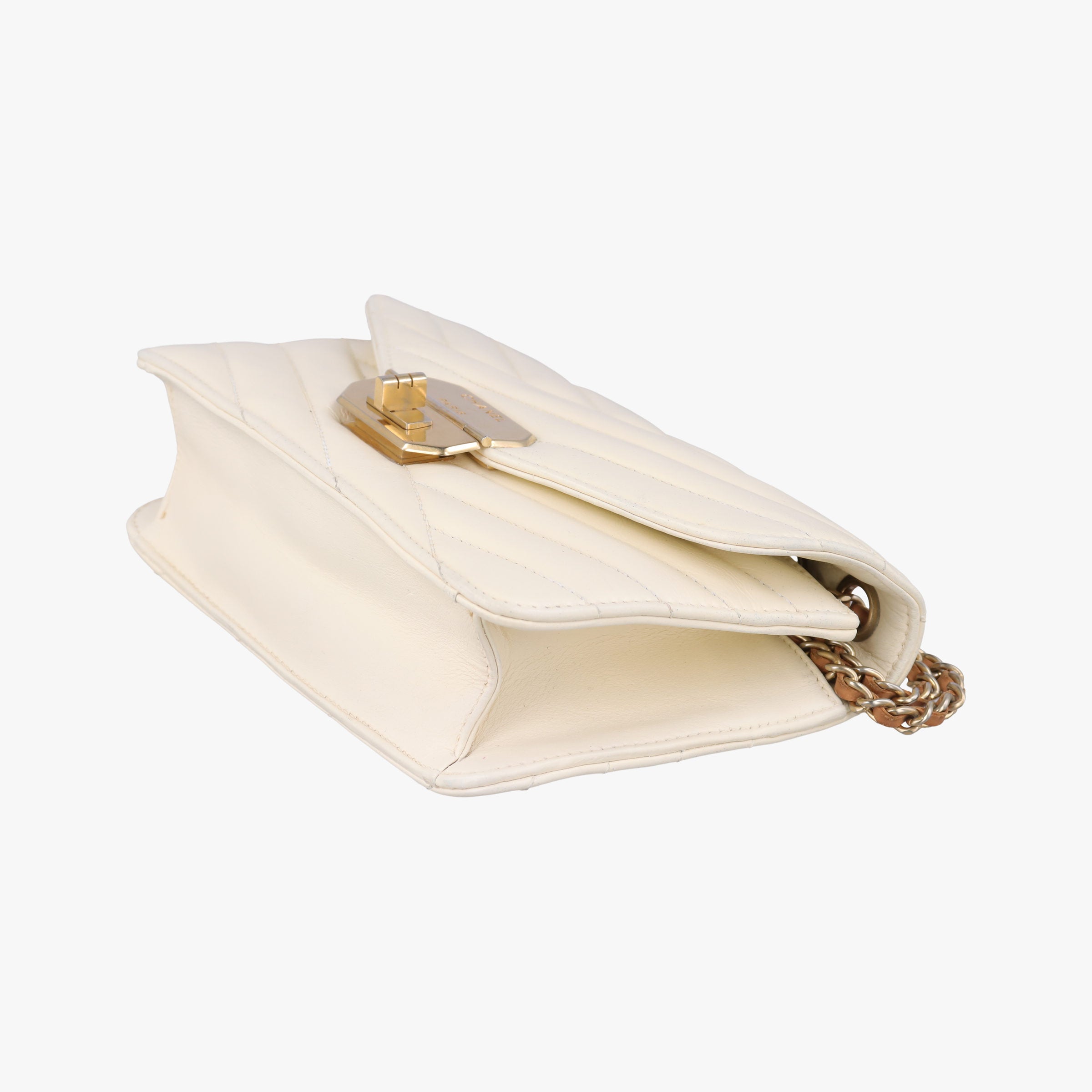 Vintage Chanel Mademoiselle 2.55 Gabrielle Flap Chevron White lambskin A66839 shoulderbag | stylenewstar