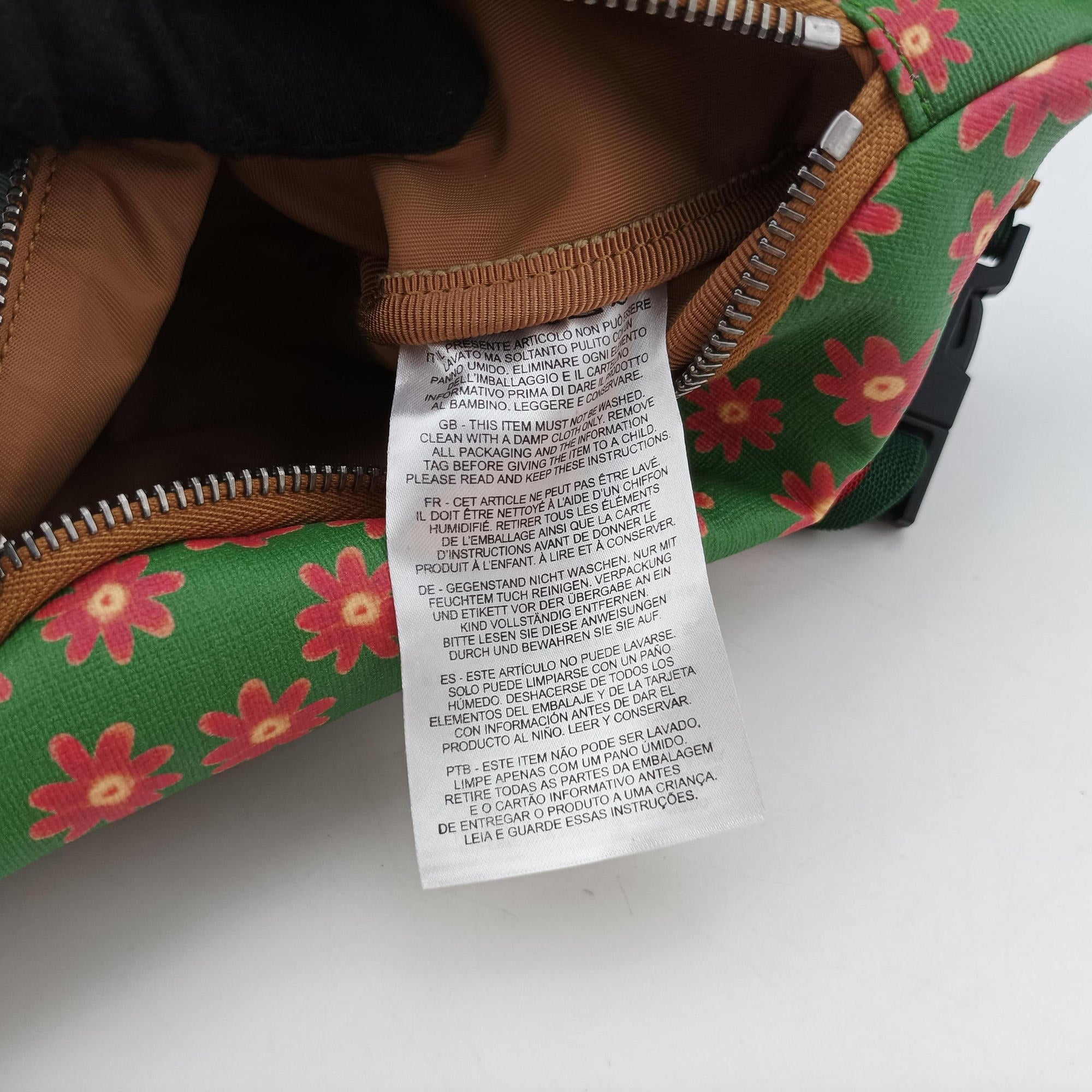 Pre-owned Gucci kids GG Top strawberry Print Green × Multi canvas 502095 bum bag/waist bag | stylenewstar