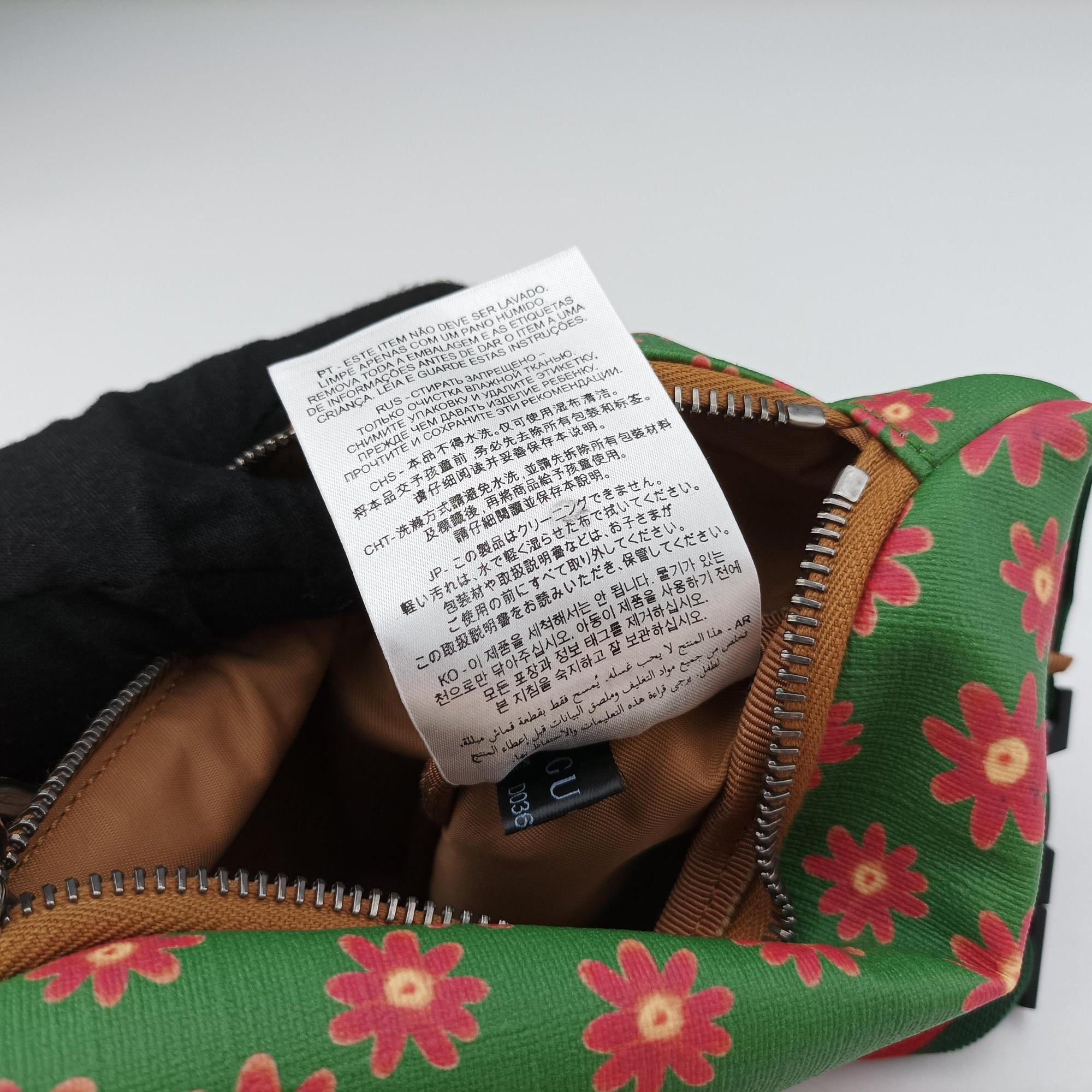 Pre-owned Gucci kids GG Top strawberry Print Green × Multi canvas 502095 bum bag/waist bag | stylenewstar