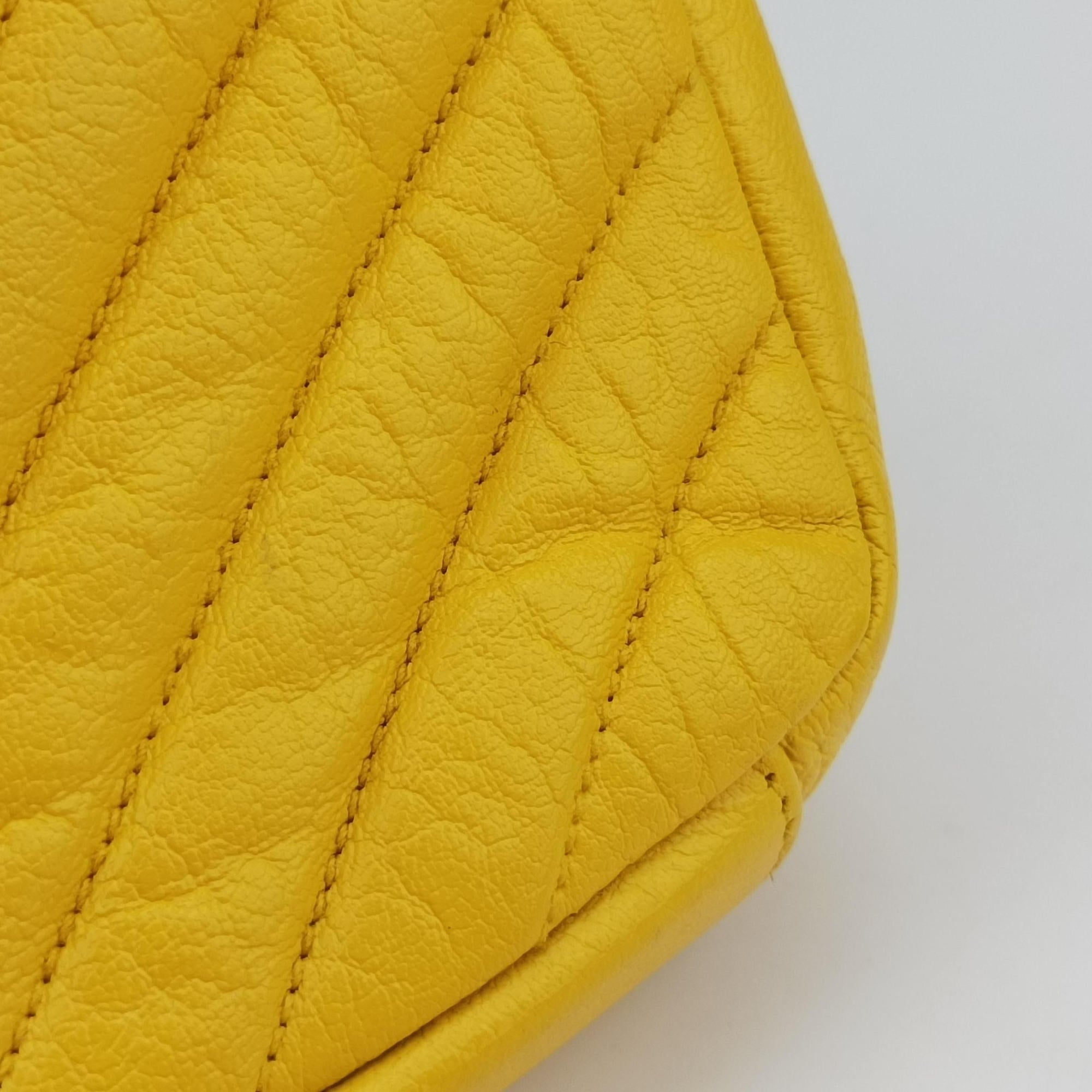 Pre-owned Yves Saint Laurent Baby Chai Yellow Leather 399289 shoulderbag | stylenewstar