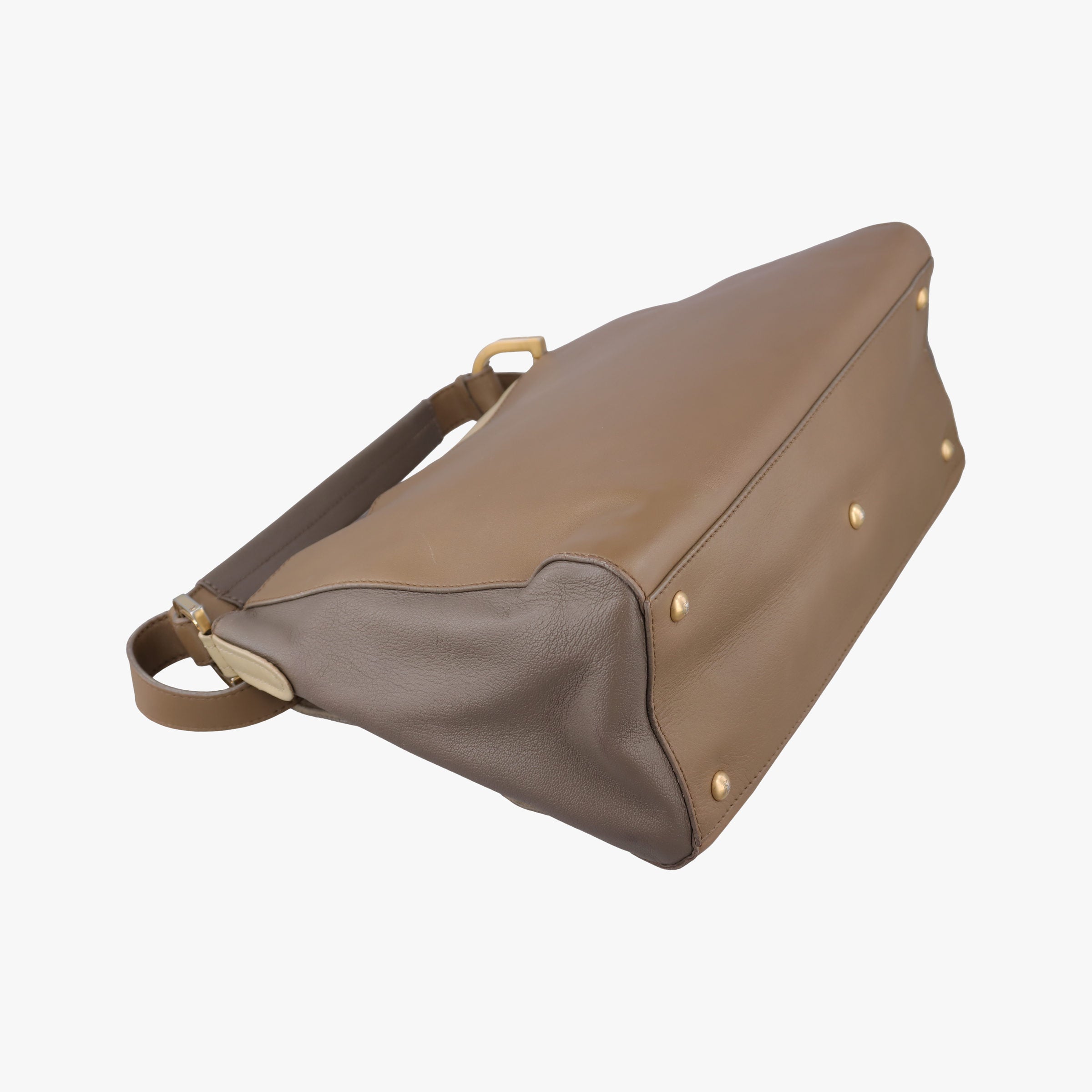 Pre-owned Fendi Silvana Brown × Beige Leather 8BT189 shoulderbag | stylenewstar