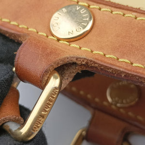 Pre-owned Louis Vuitton Brea MM Dunne Vernis M90180 shoulderbag | stylenewstar