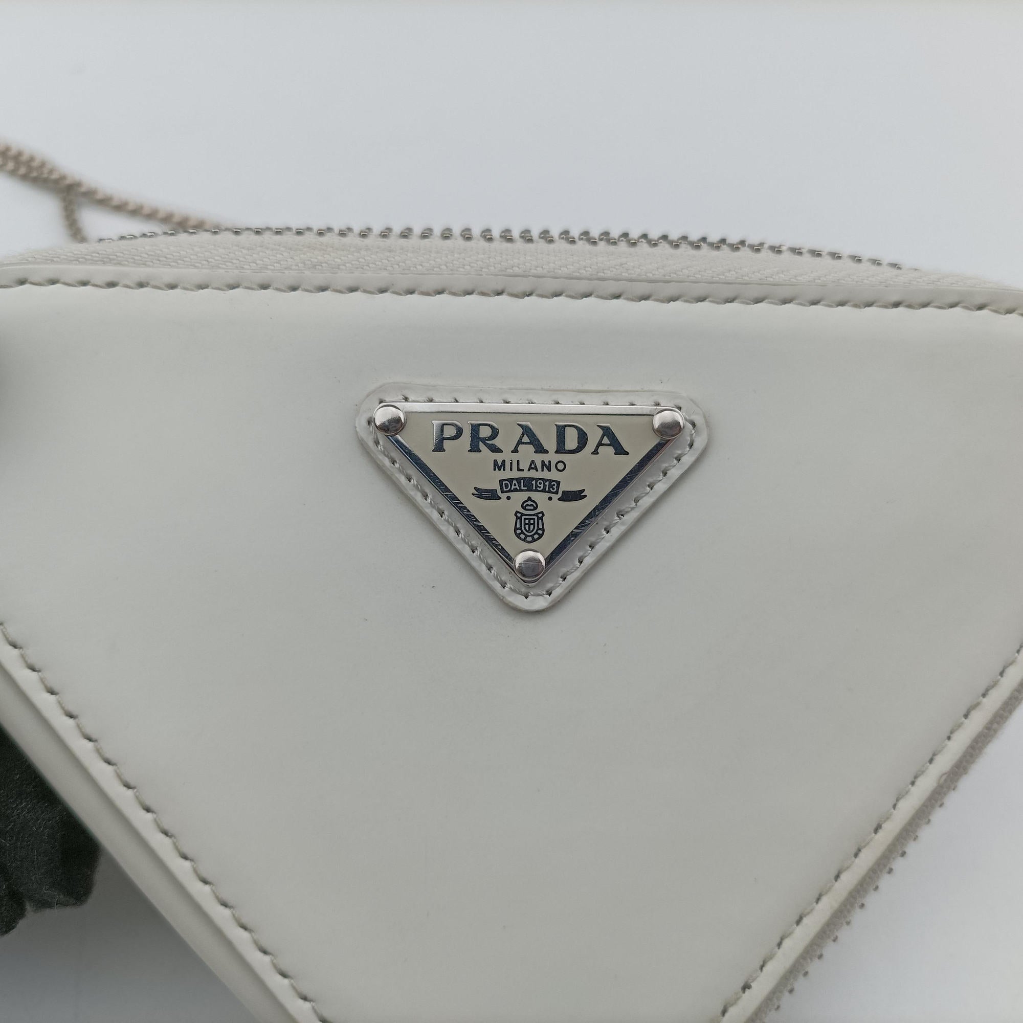 Pre-owned Prada Triangle Chain Pouch White Leather  shoulderbag | stylenewstar