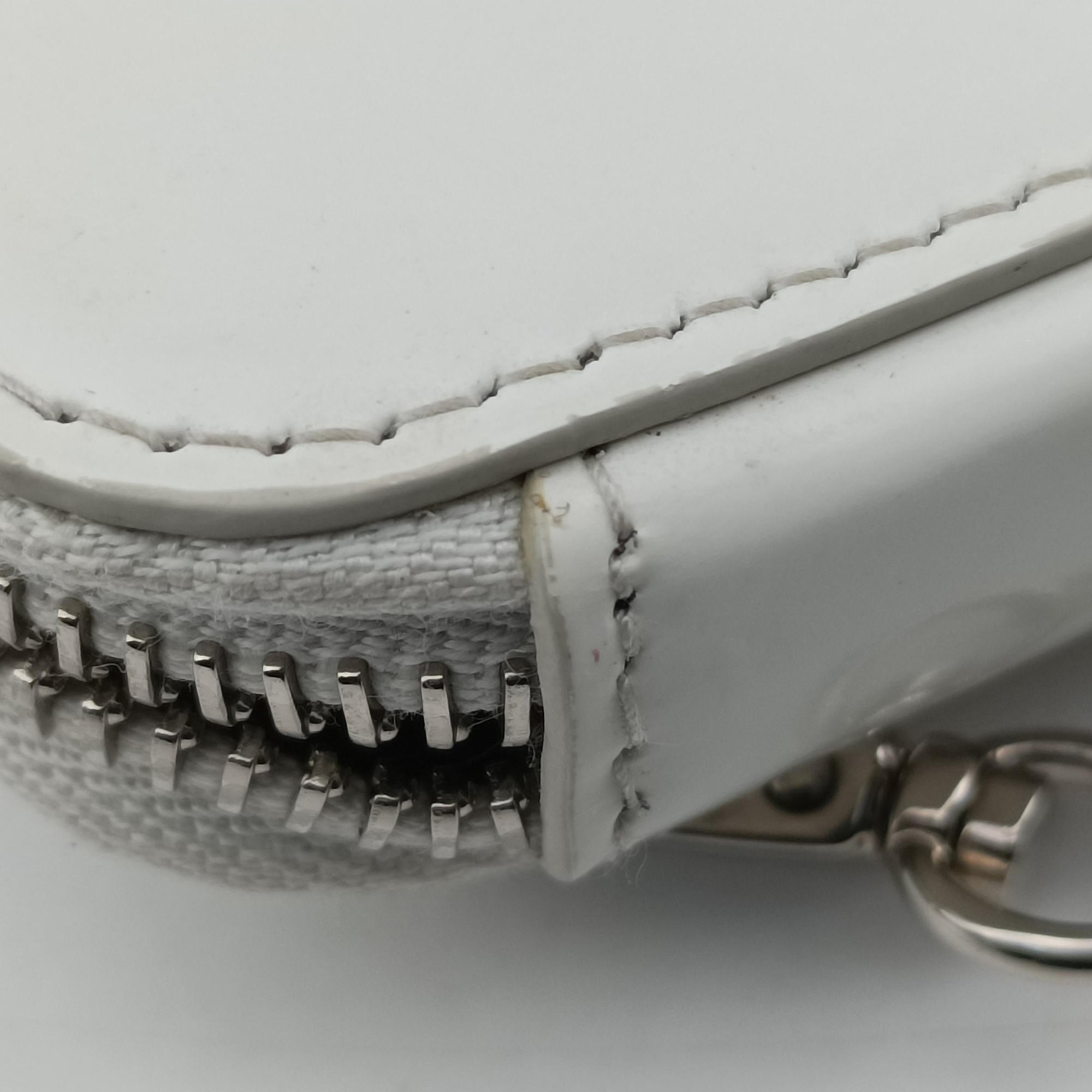 Pre-owned Prada Triangle Chain Pouch White Leather  shoulderbag | stylenewstar