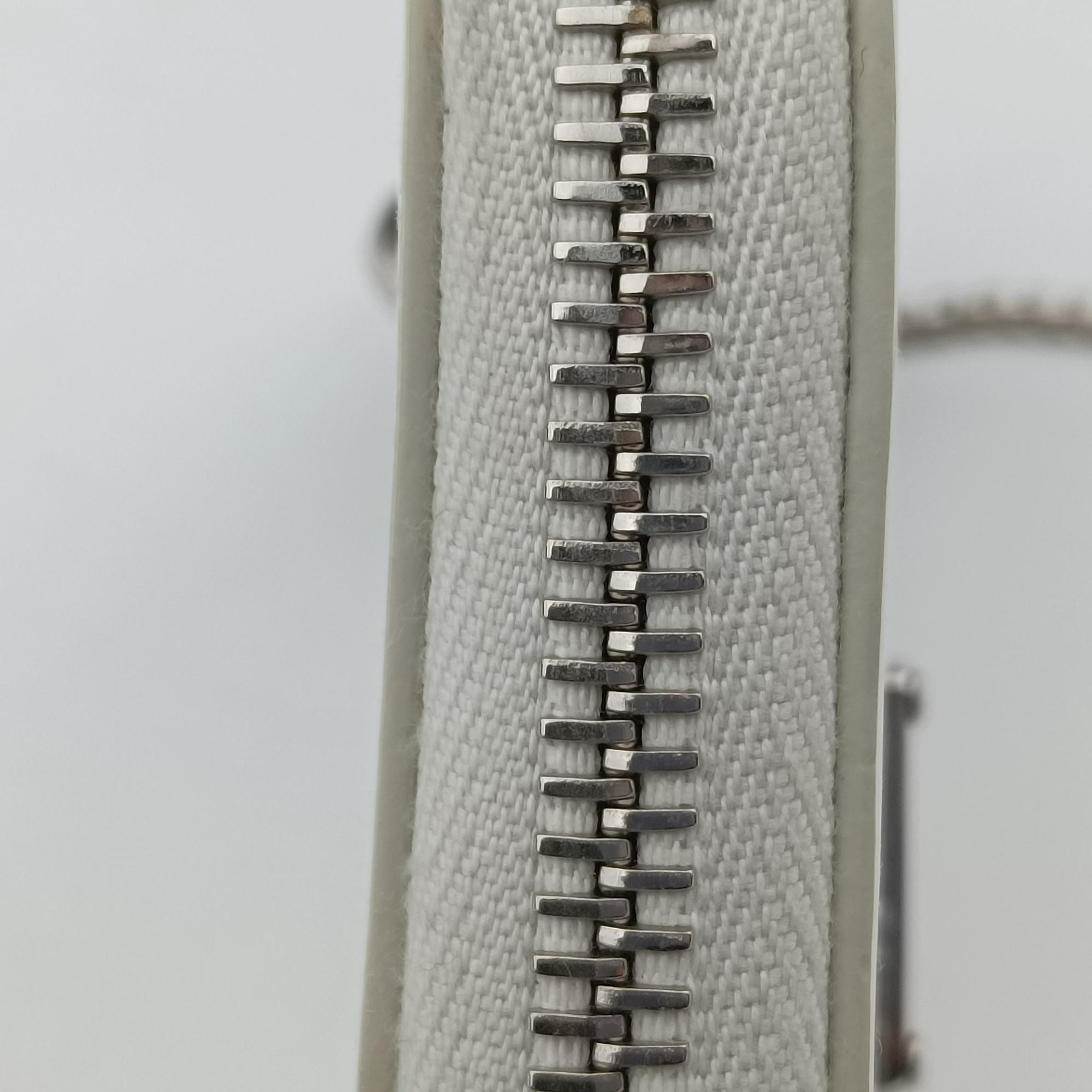 Pre-owned Prada Triangle Chain Pouch White Leather  shoulderbag | stylenewstar