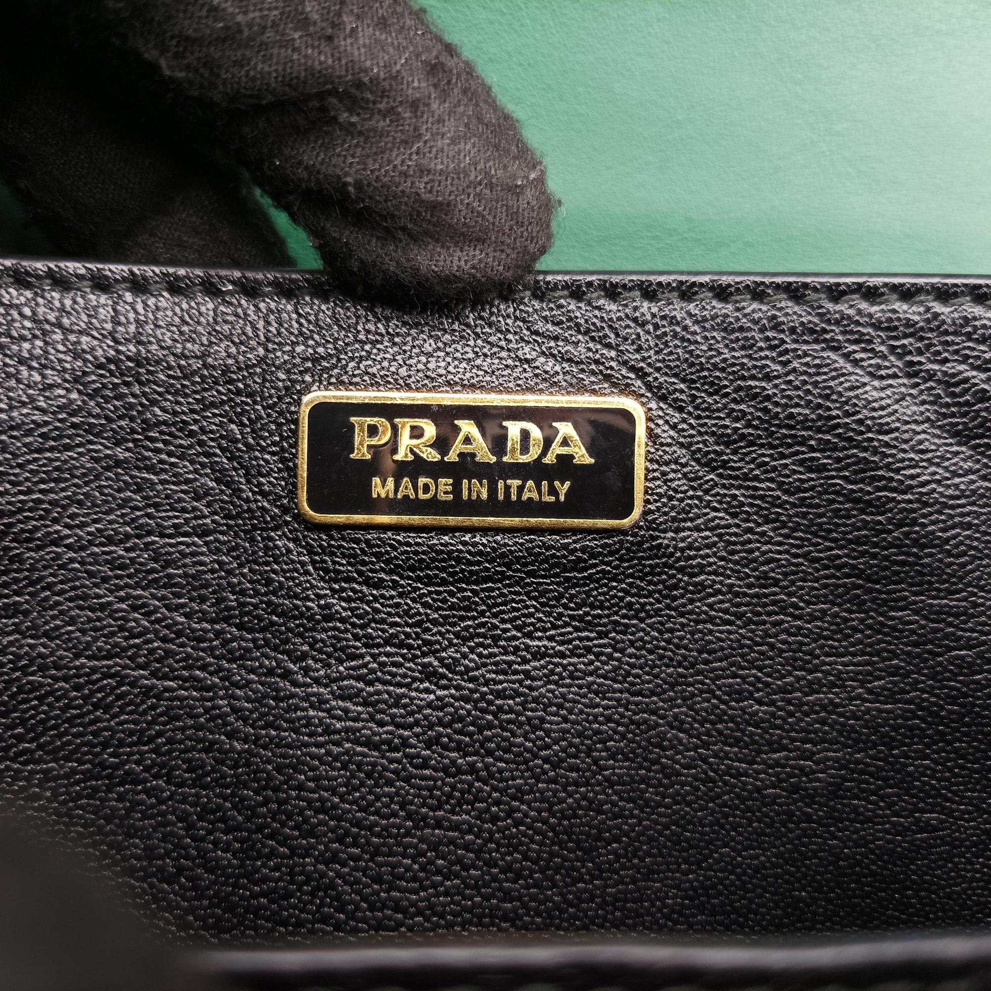 Pre-owned Prada Cahier Green×black Leather 1BD045 shoulderbag | stylenewstar