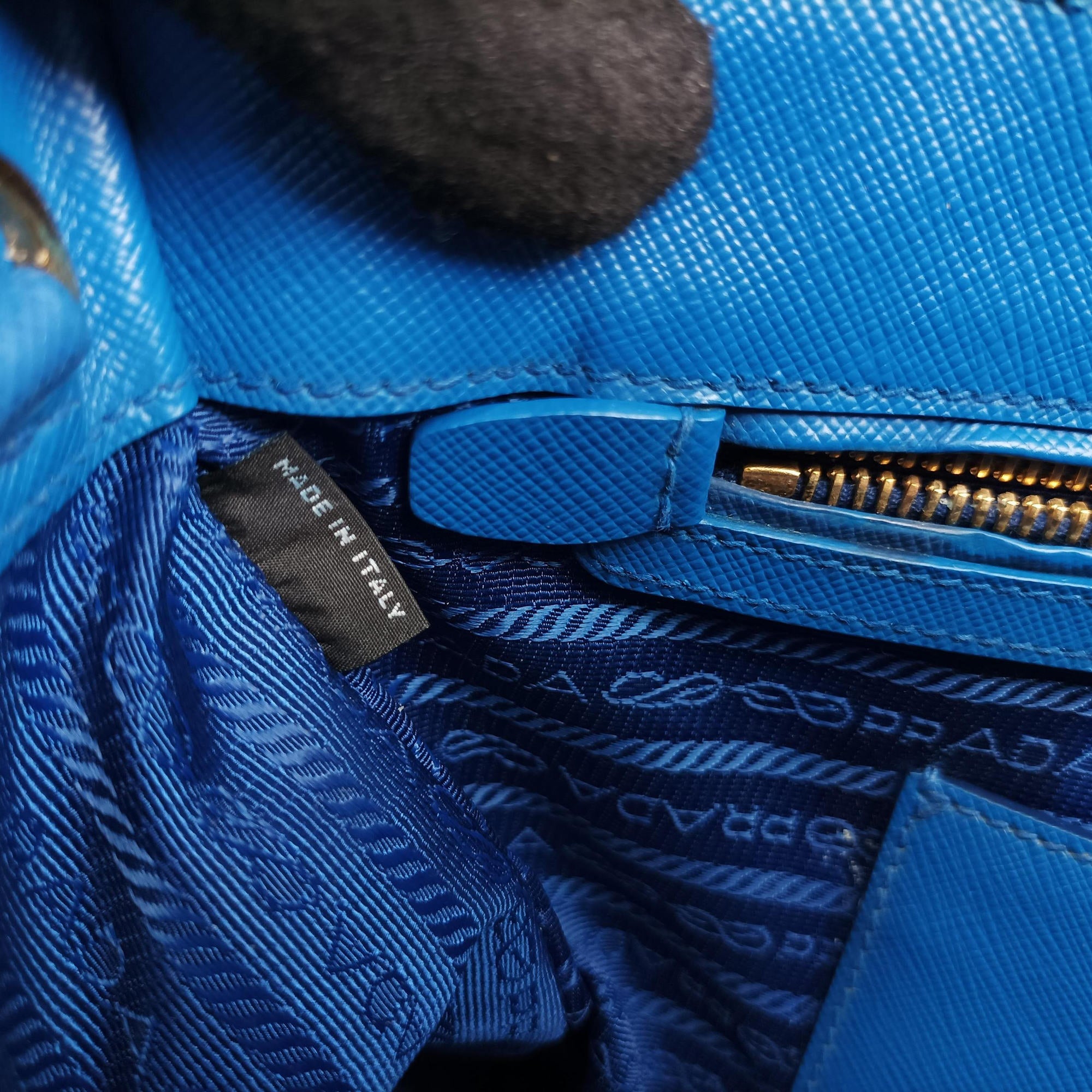 Vintage Prada Galleria Blue SAFFIANO Leather BN1801 handbag | stylenewstar