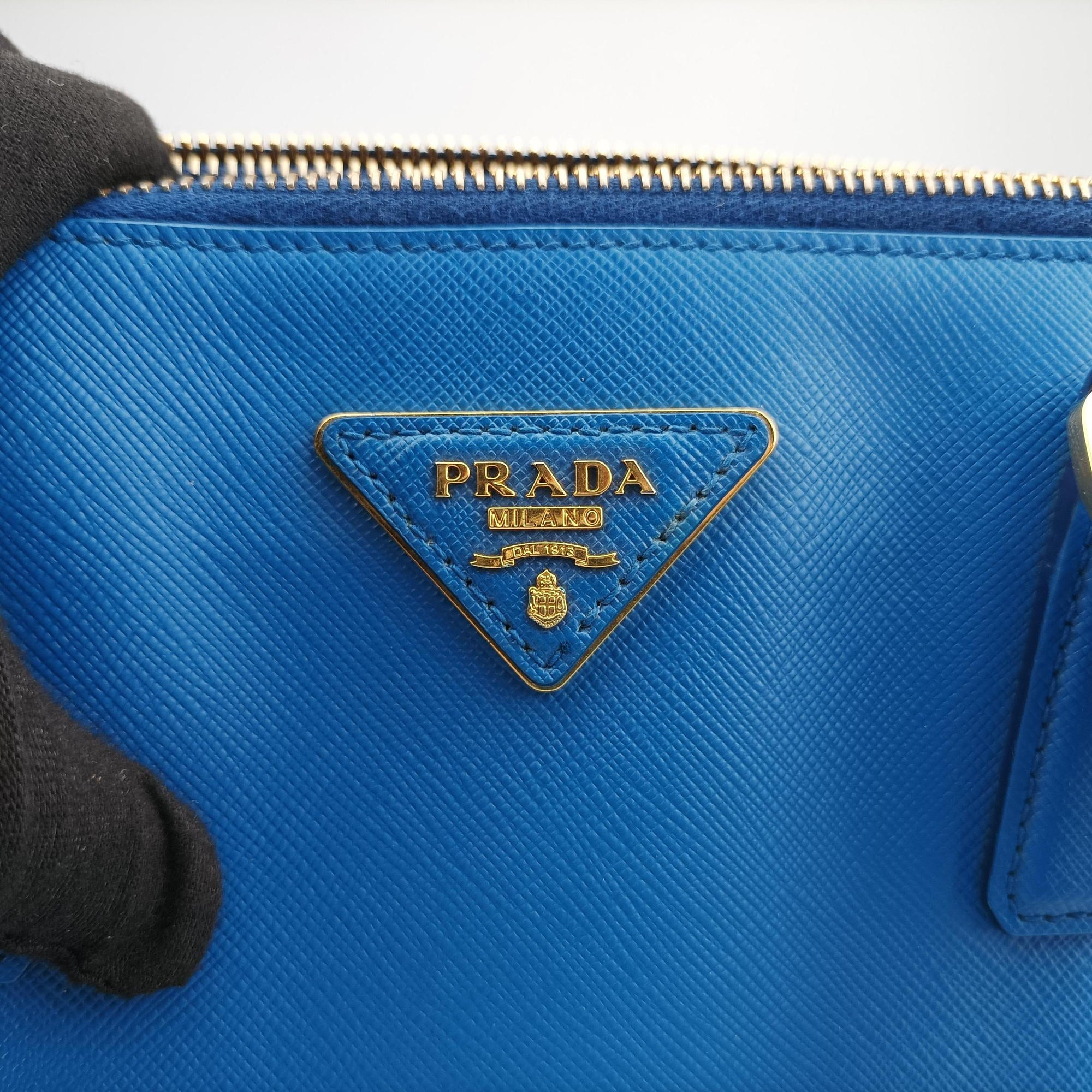 Vintage Prada Galleria Blue SAFFIANO Leather BN1801 handbag | stylenewstar