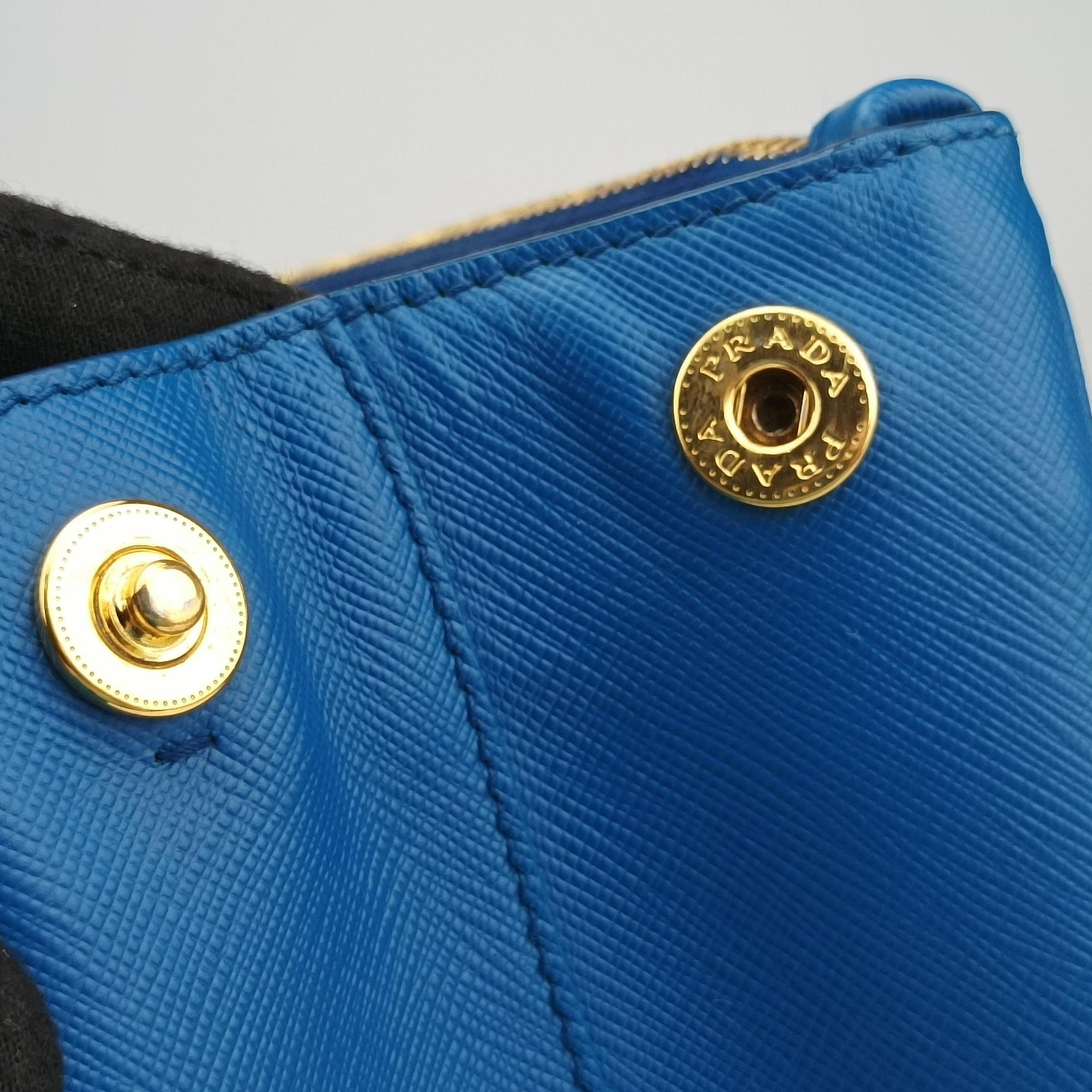 Vintage Prada Galleria Blue SAFFIANO Leather BN1801 handbag | stylenewstar