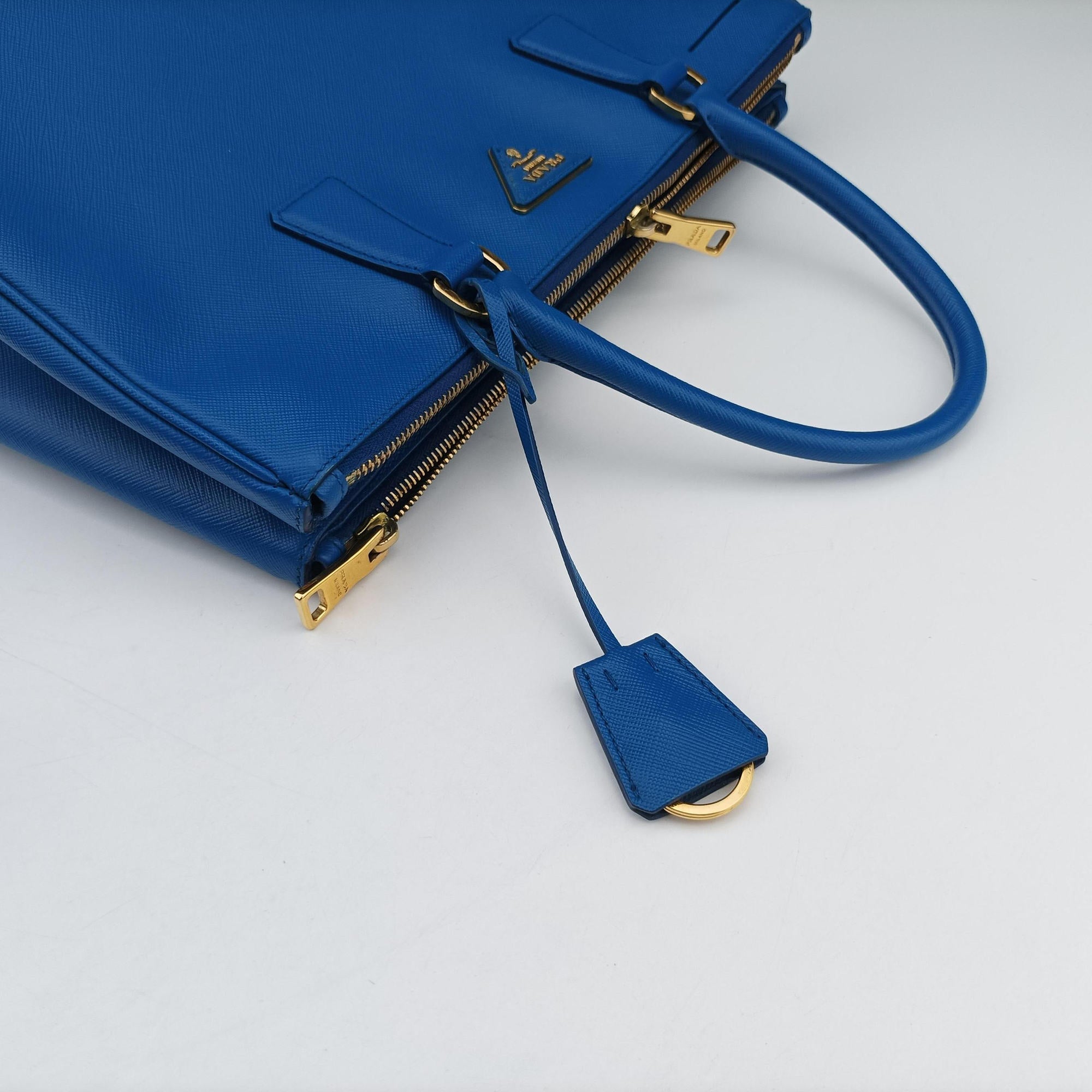 Vintage Prada Galleria Blue SAFFIANO Leather BN1801 handbag | stylenewstar