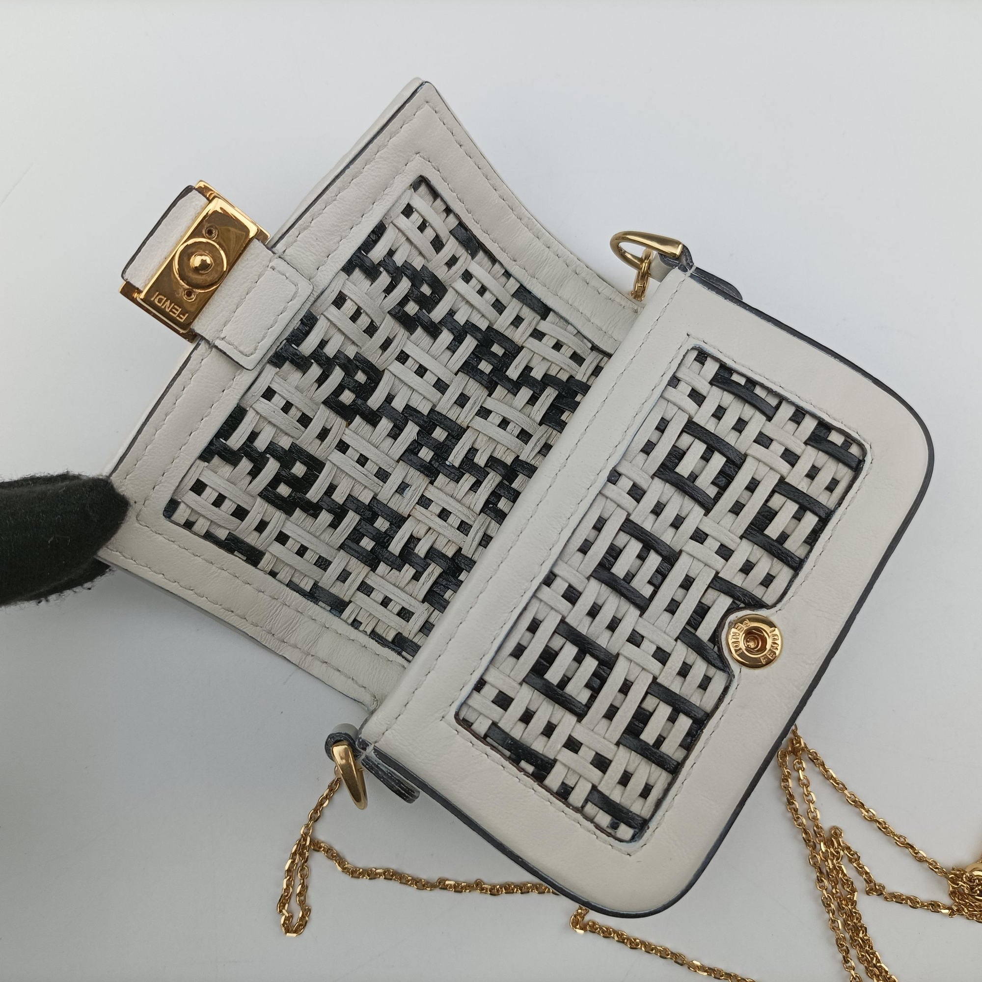 Pre-owned Fendi Nano Baguette Charm Black/White Leather 7AR844 shoulderbag | stylenewstar