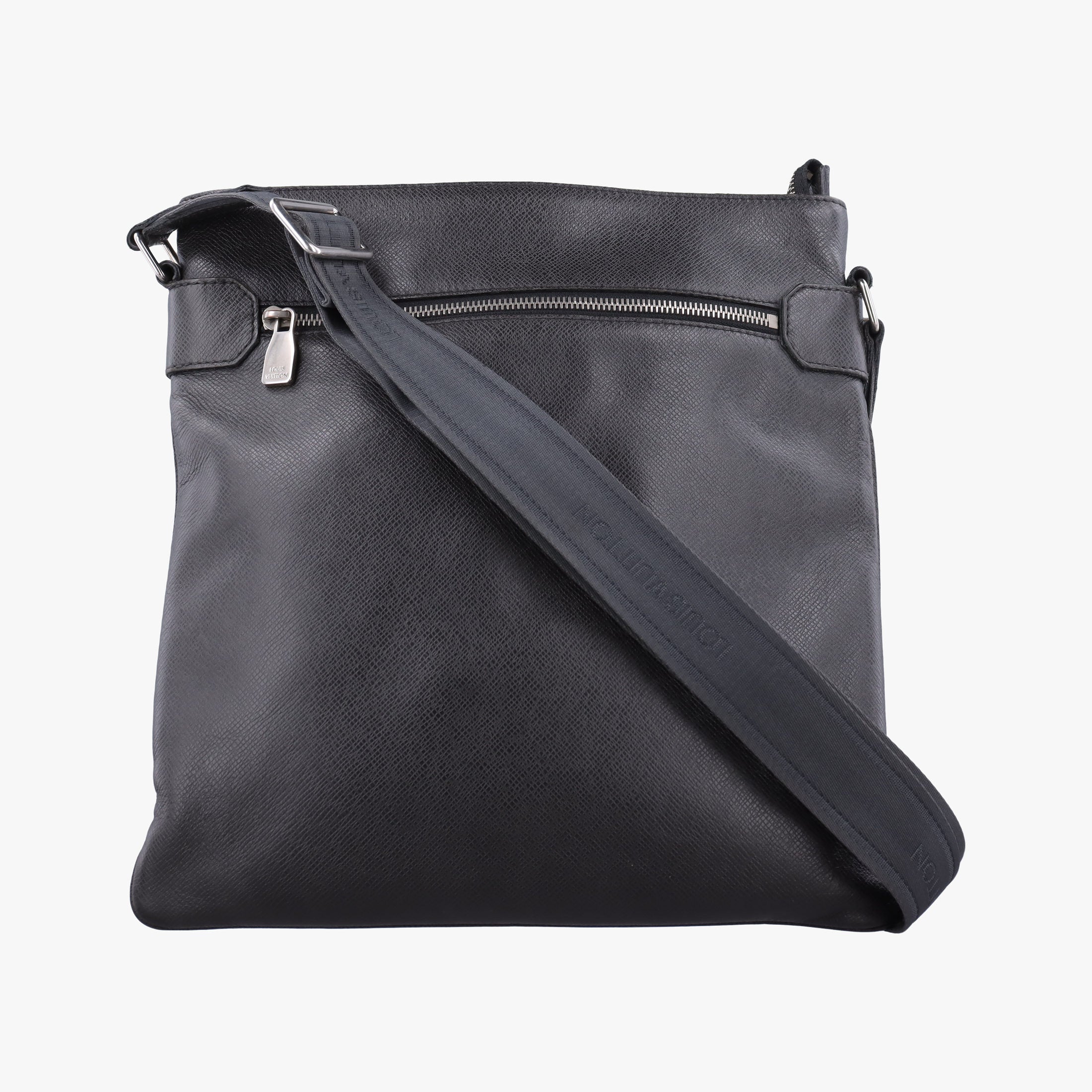 Pre-owned Louis Vuitton SASHA Grey TAIGA M32630 shoulderbag | stylenewstar