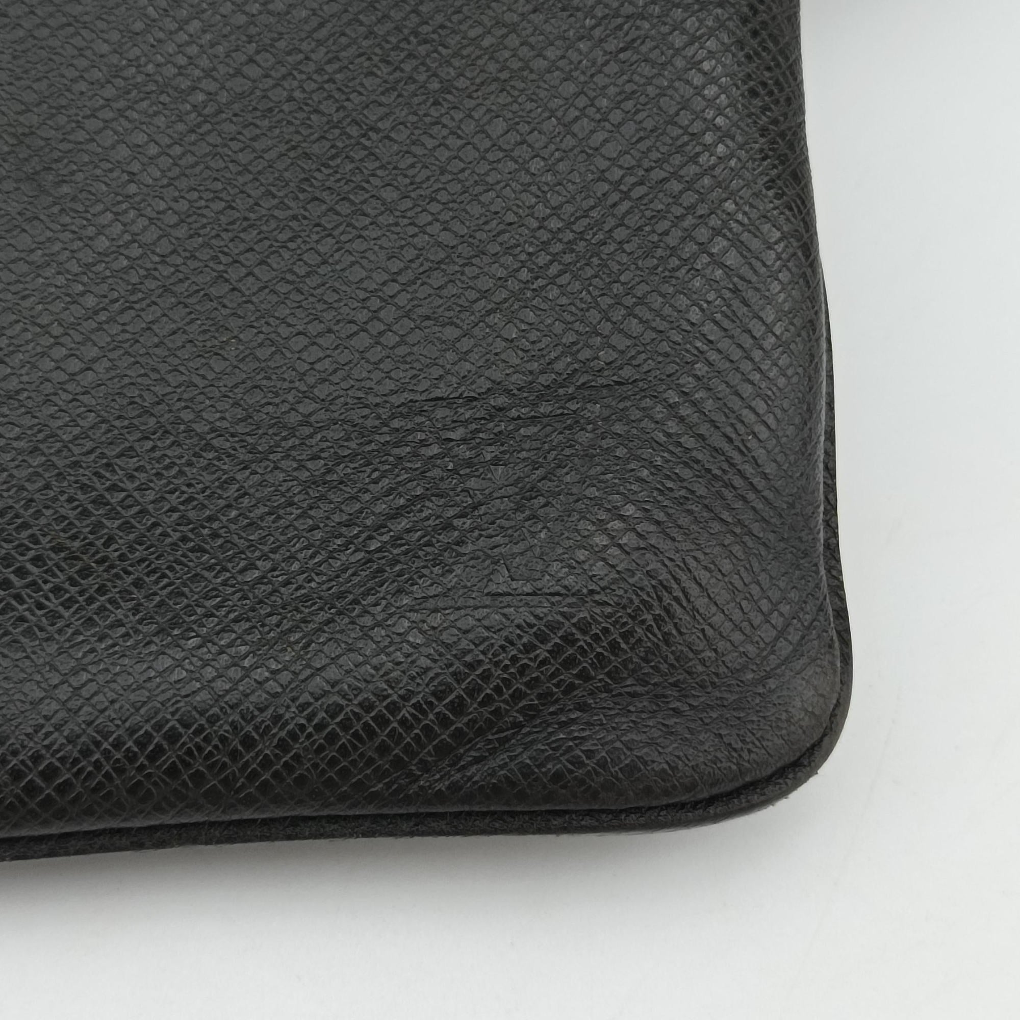 Pre-owned Louis Vuitton SASHA Grey TAIGA M32630 shoulderbag | stylenewstar