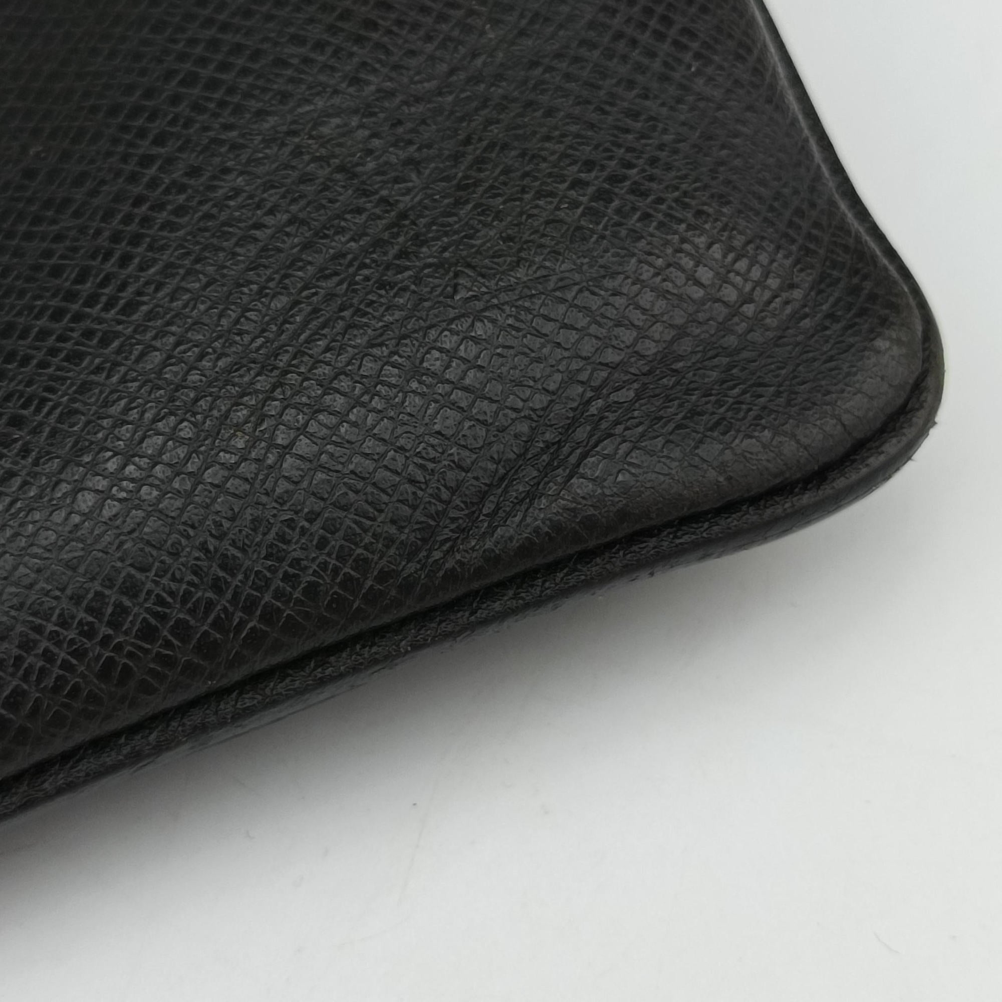 Pre-owned Louis Vuitton SASHA Grey TAIGA M32630 shoulderbag | stylenewstar
