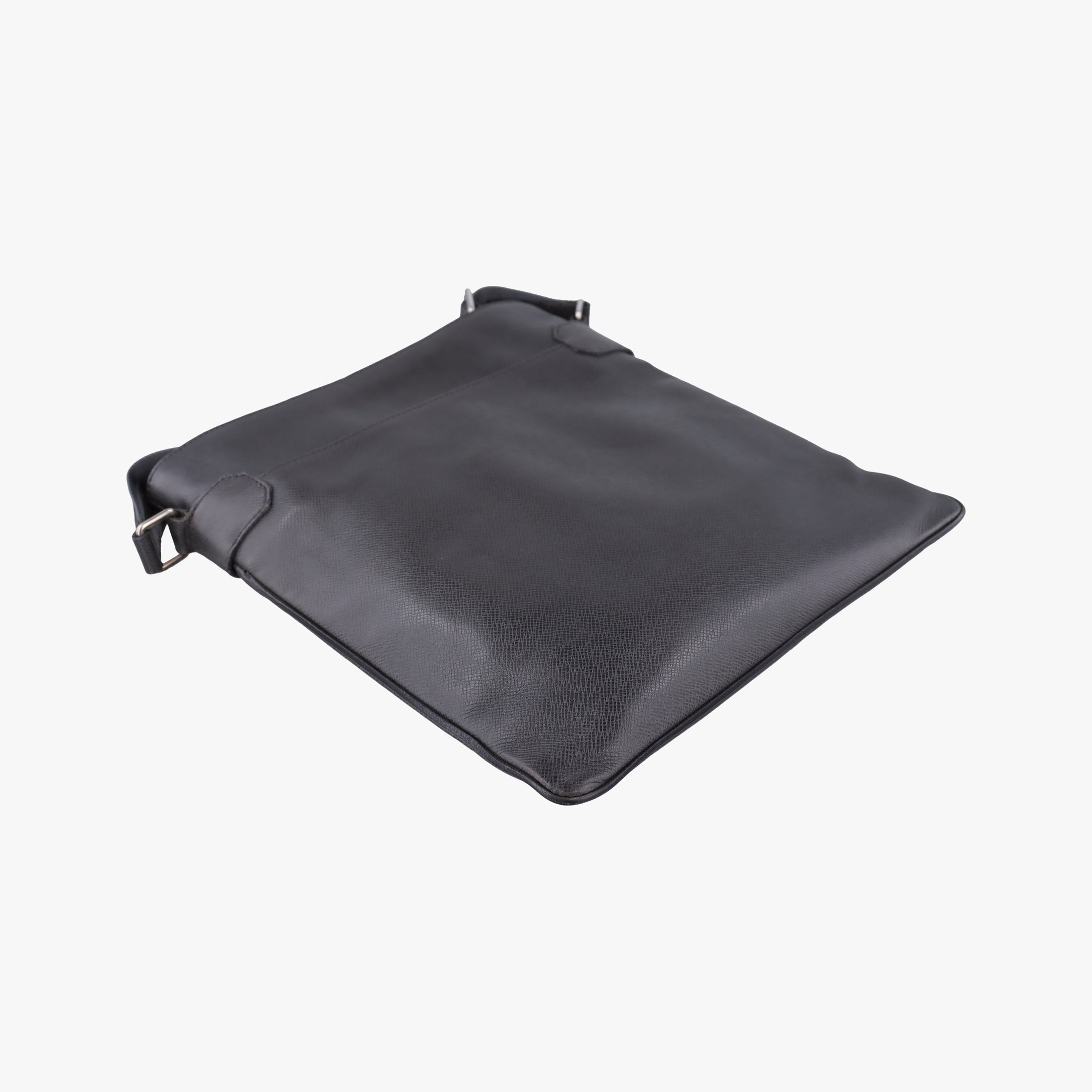 Pre-owned Louis Vuitton SASHA Grey TAIGA M32630 shoulderbag | stylenewstar