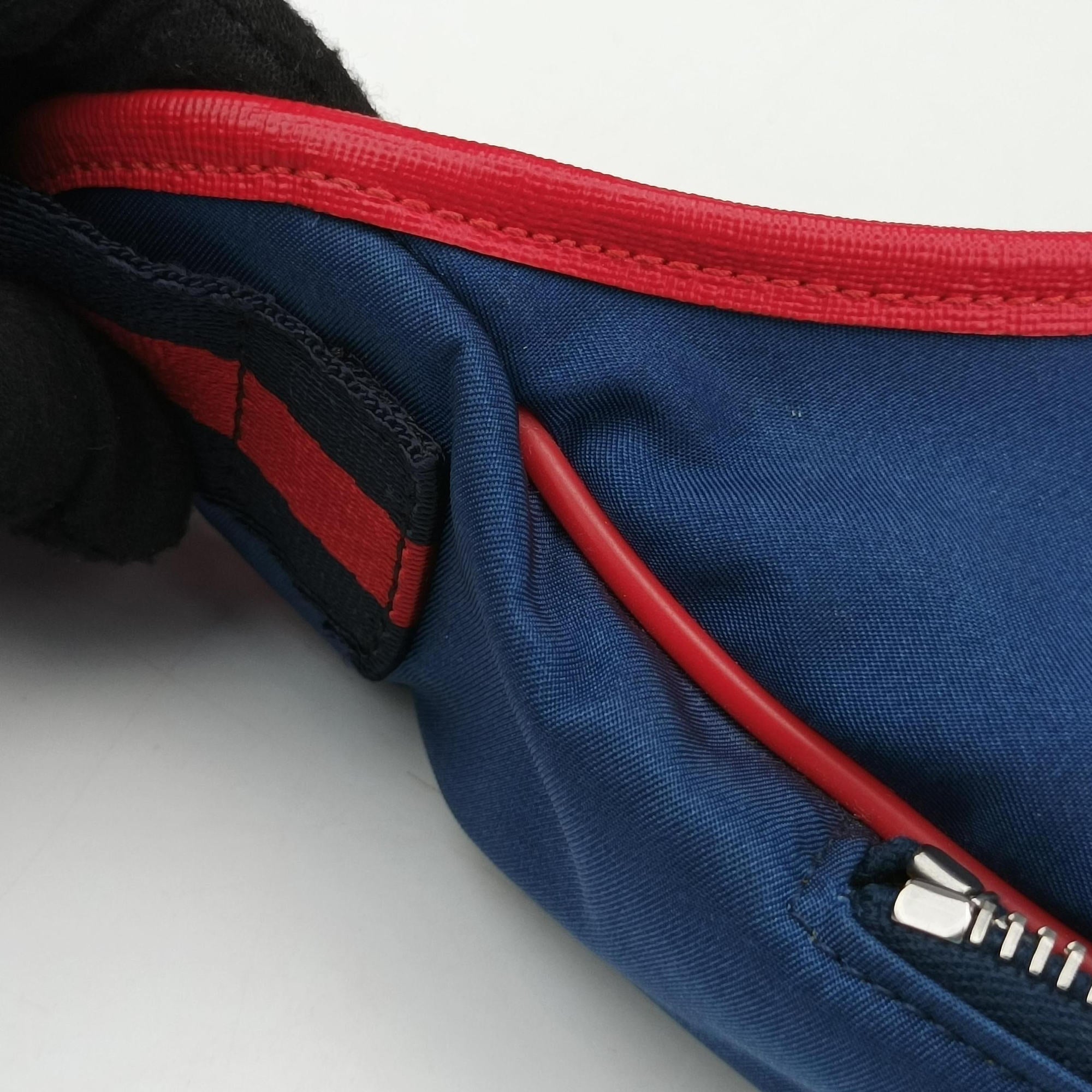 Pre-owned Gucci kids half moon bag Blue×Red nylon 611686 shoulderbag | stylenewstar