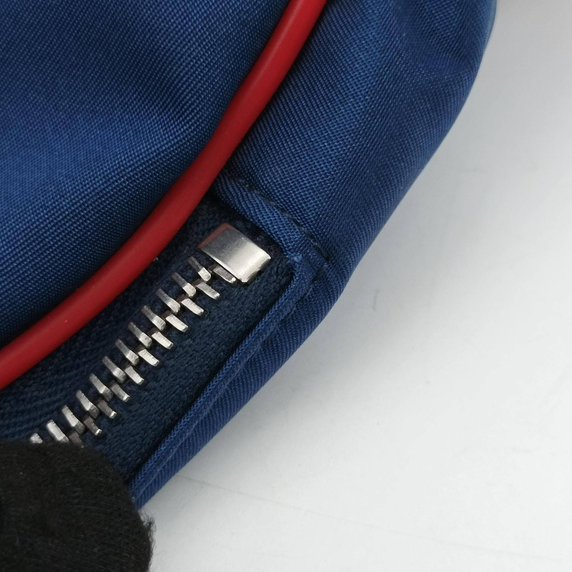 Pre-owned Gucci kids half moon bag Blue×Red nylon 611686 shoulderbag | stylenewstar