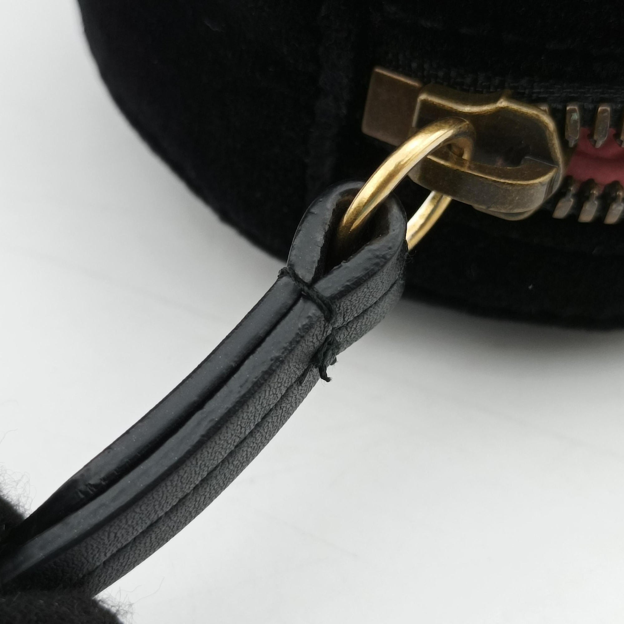Pre-owned Gucci GG Marmont Black velour 476484 bum bag/waist bag | stylenewstar