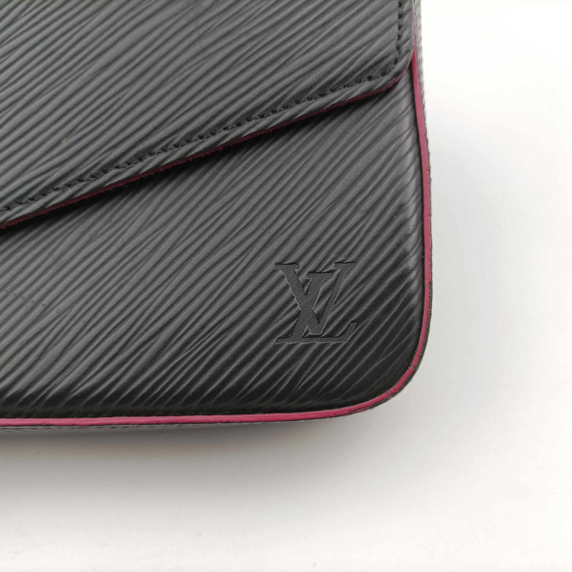 Secondhand Louis Vuitton Pochette Felice Noir×Pink Epi M64579 shoulderbag | stylenewstar