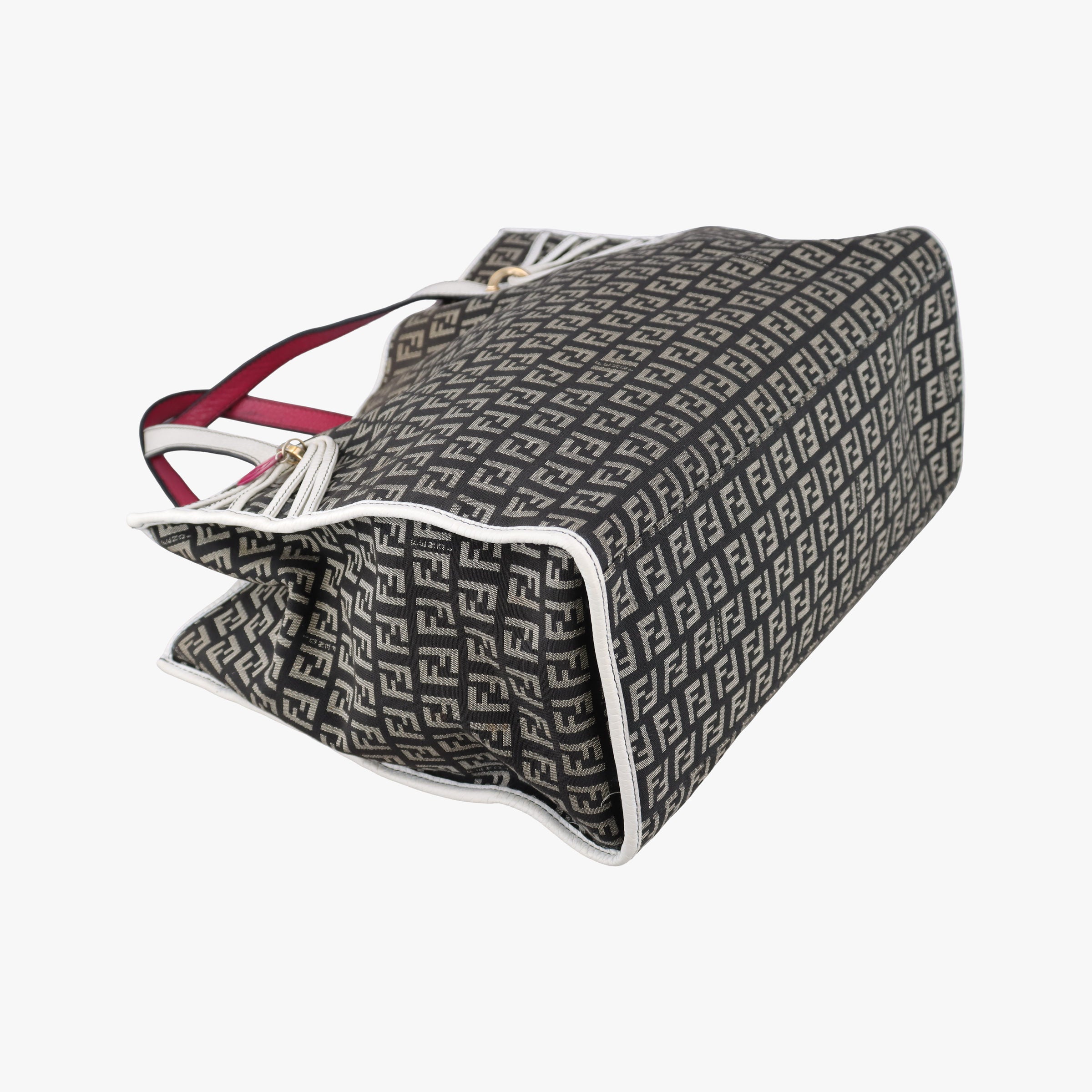 Pre-owned Fendi Zucca Pattern Tote Navy × White Canvas×Leather 8BH153 handbag | stylenewstar