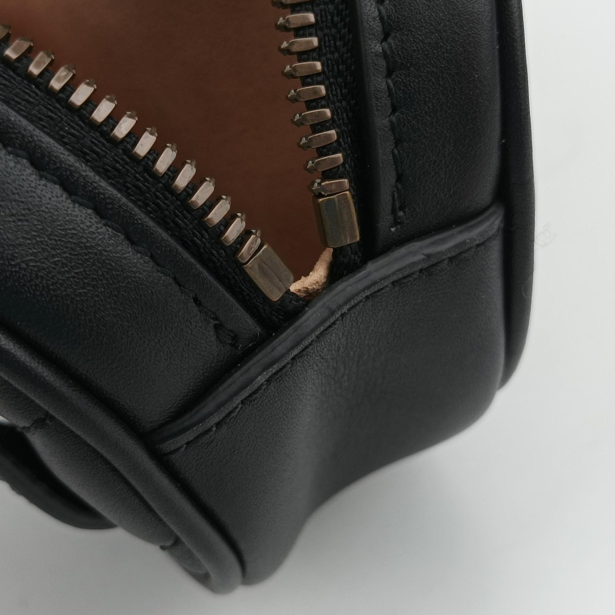 Vintage Gucci GG Marmont Black Leather 476434 clutchbag | stylenewstar