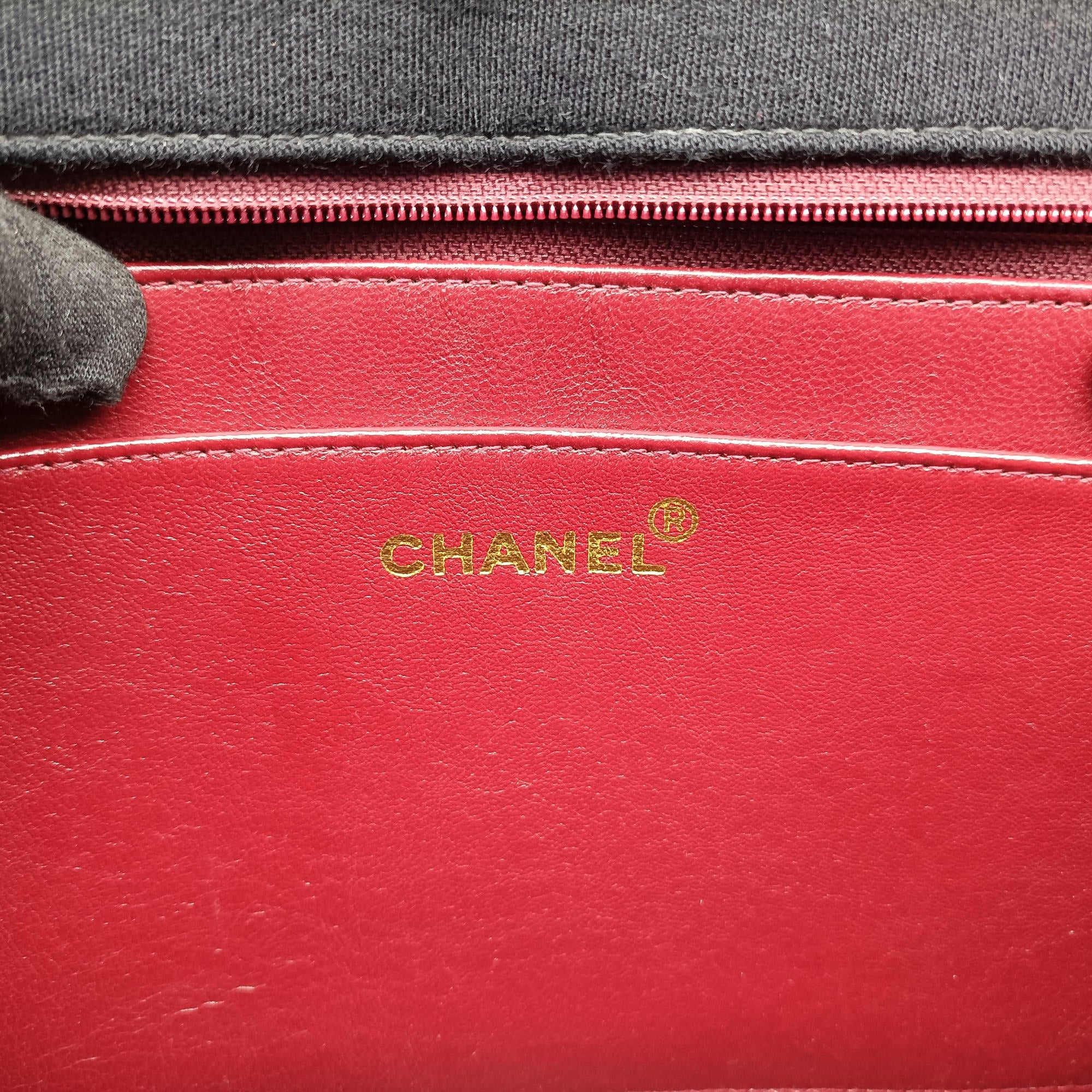 Secondhand Chanel Matelasse Black Lambskin × Cotton  shoulderbag | stylenewstar