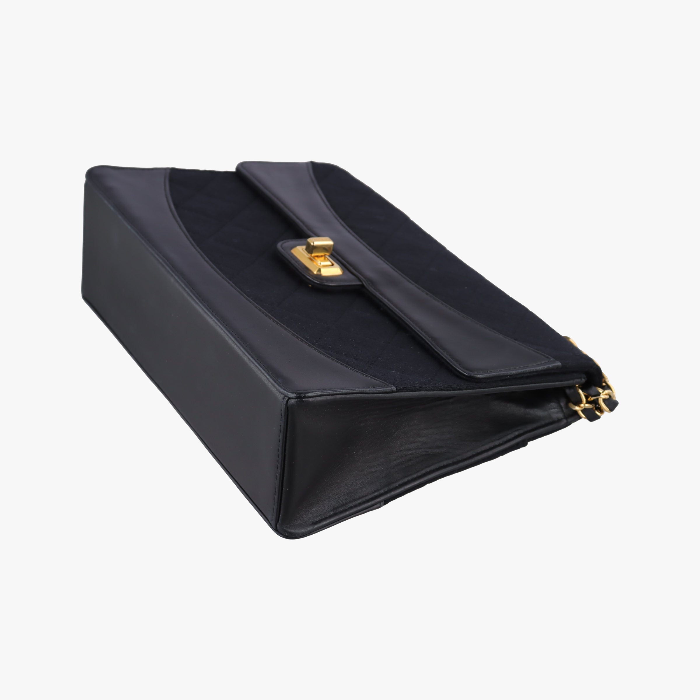 Secondhand Chanel Matelasse Black Lambskin × Cotton  shoulderbag | stylenewstar