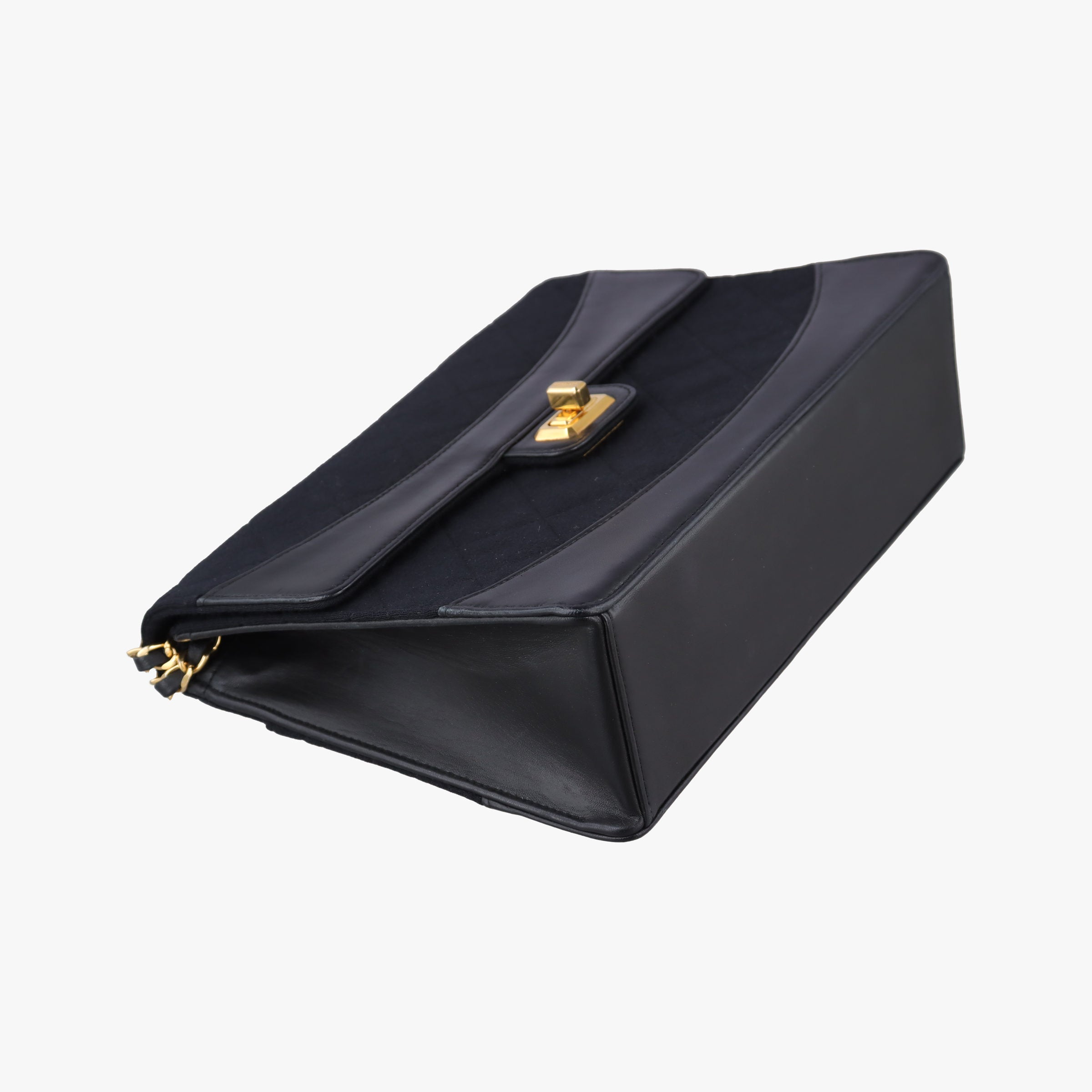 Secondhand Chanel Matelasse Black Lambskin × Cotton  shoulderbag | stylenewstar