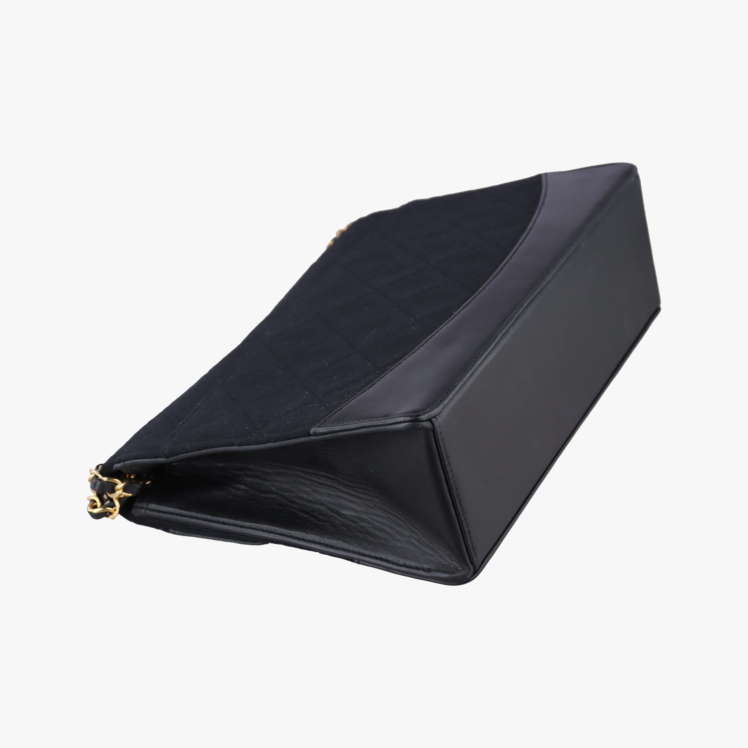 Secondhand Chanel Matelasse Black Lambskin × Cotton  shoulderbag | stylenewstar