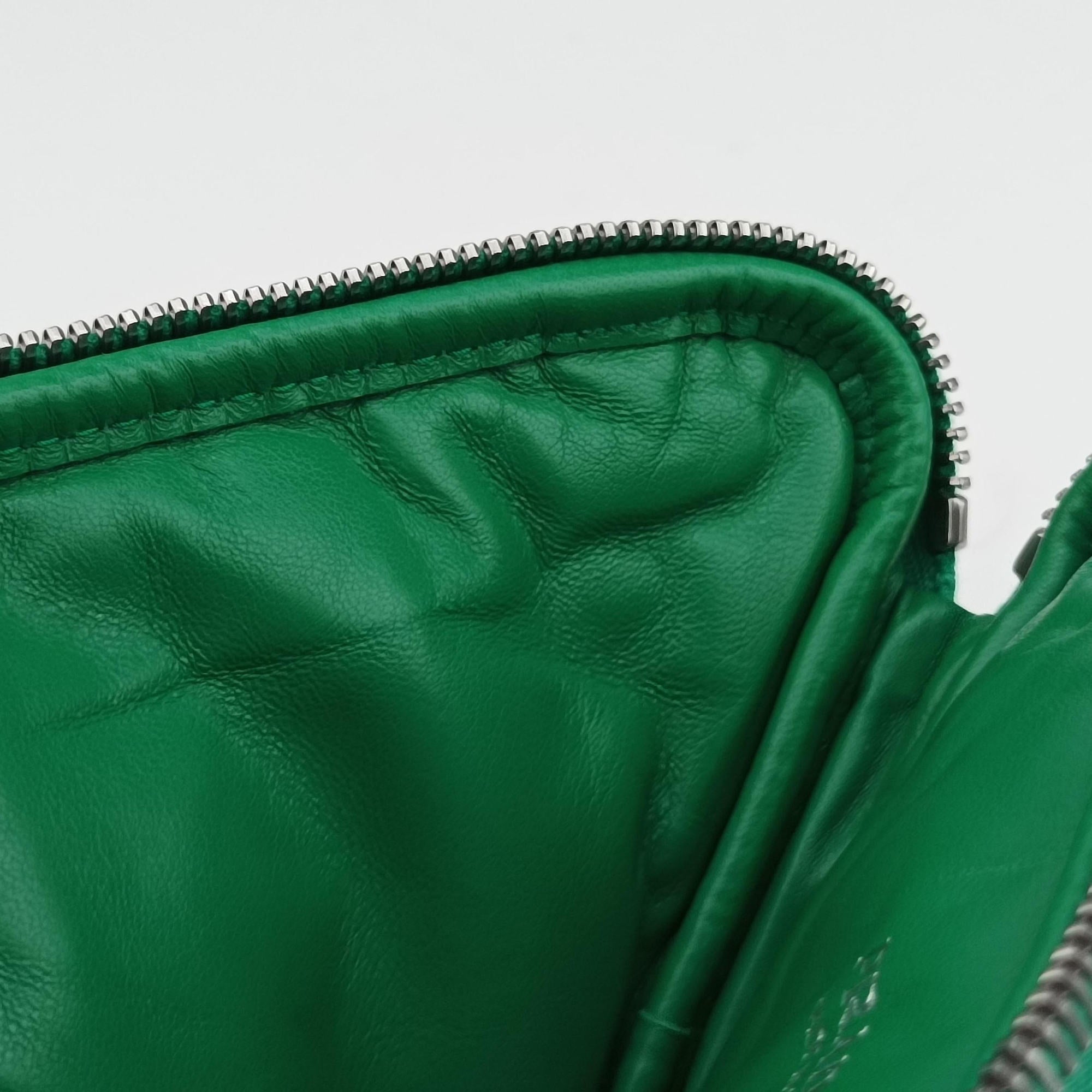 Pre-owned Prada triangle mini Green Leather 1NR015 shoulderbag | stylenewstar