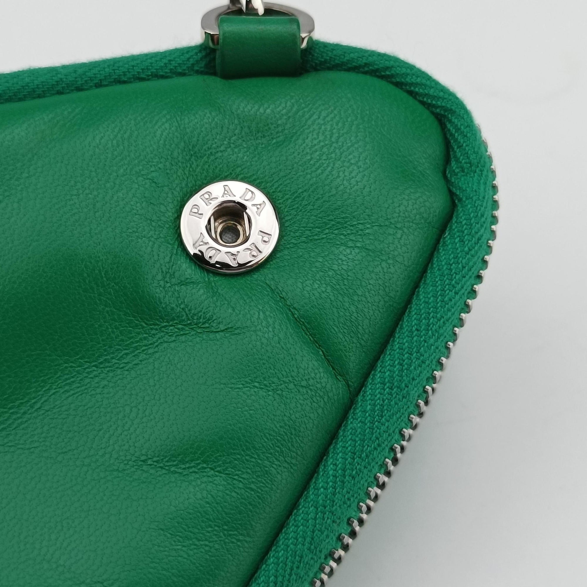 Pre-owned Prada triangle mini Green Leather 1NR015 shoulderbag | stylenewstar