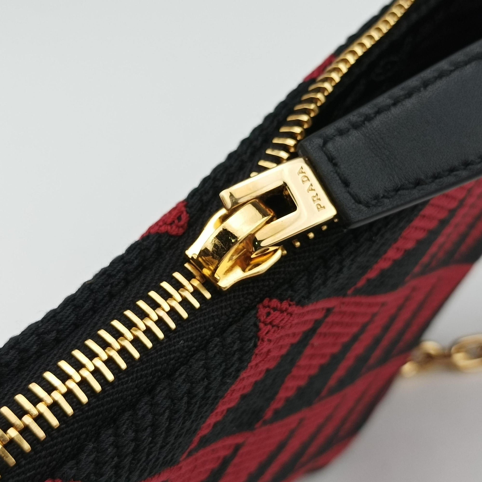 Secondhand Prada Triangolo Triangle Black×Red Jacquard × leather 1BC176 shoulderbag | stylenewstar